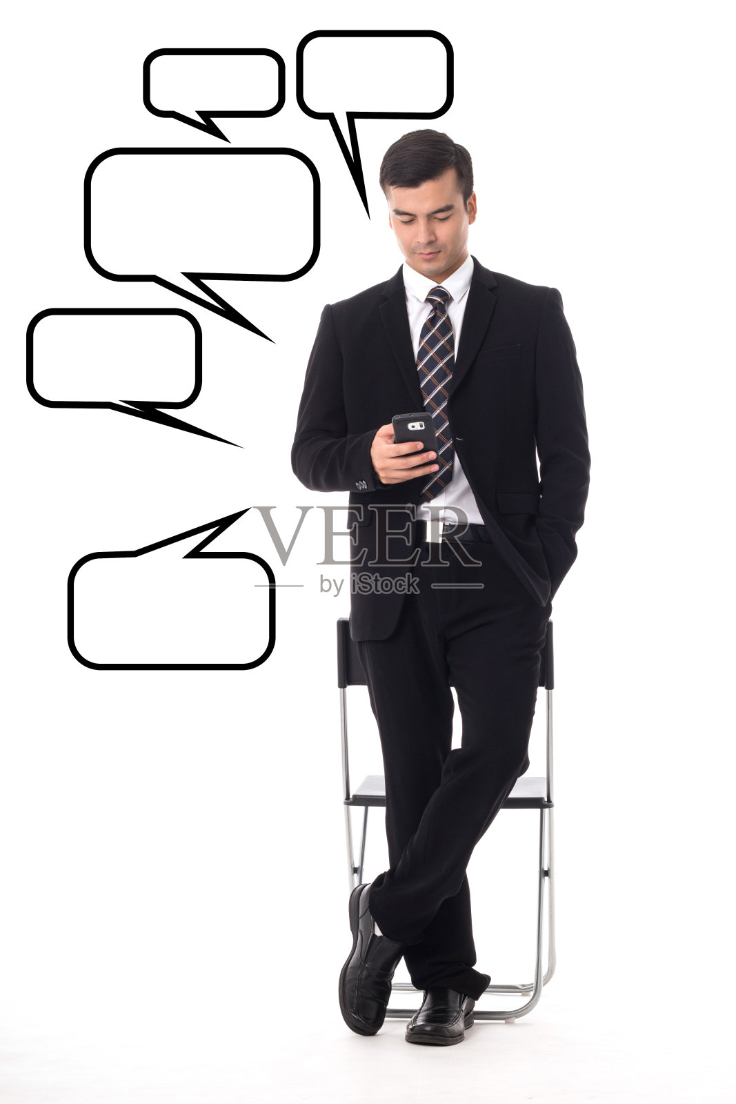 商人使用智能手机在线聊天照片摄影图片