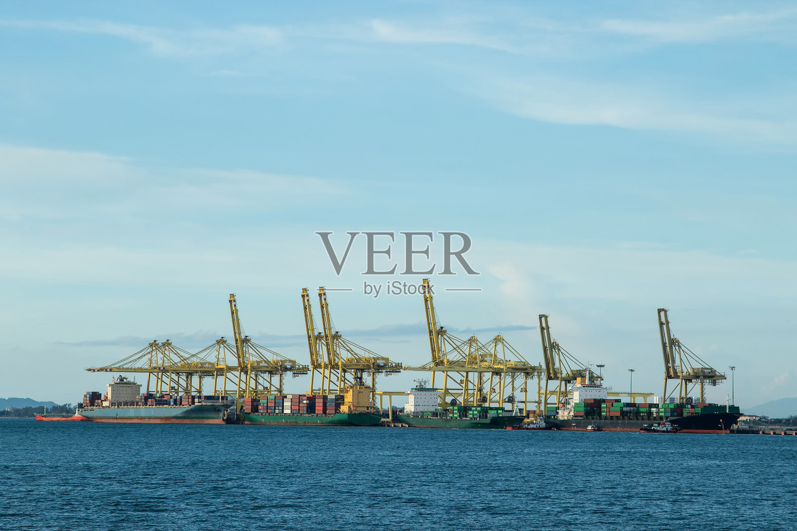 物流船，港口货物运输照片摄影图片