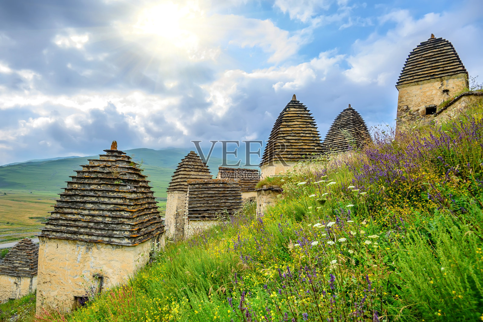 位于北奥塞梯的古阿拉尼亚人墓地照片摄影图片