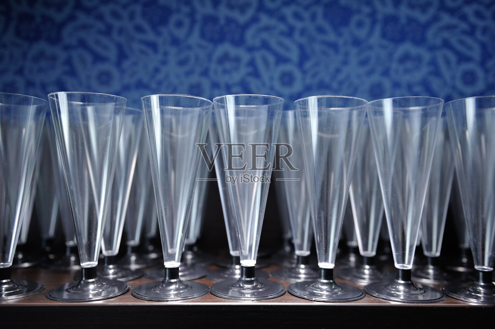 空的塑料软饮料杯照片摄影图片