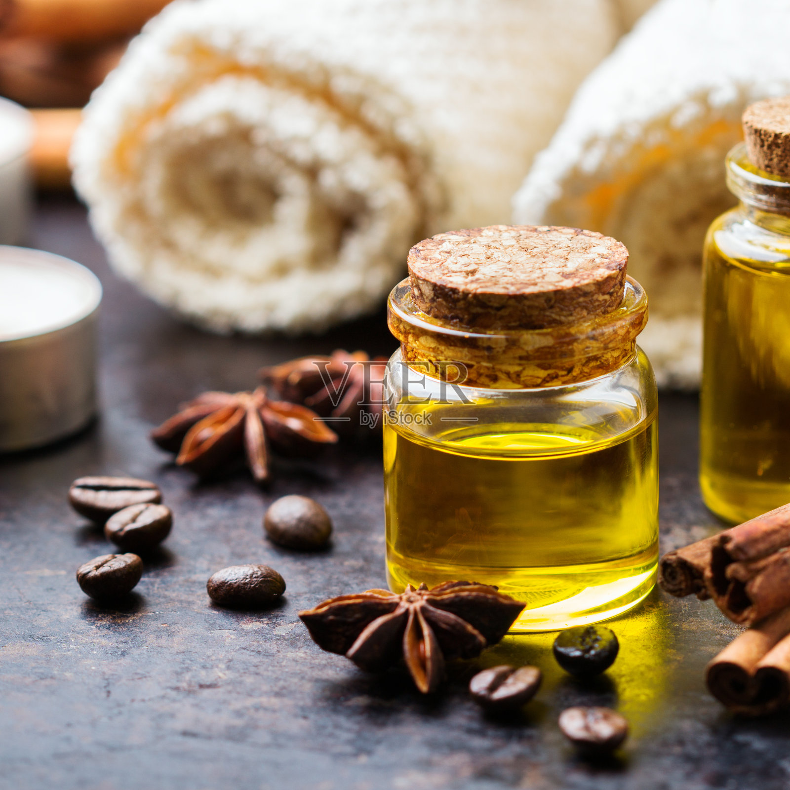 有机精油与咖啡香料、肉桂、spa概念照片摄影图片