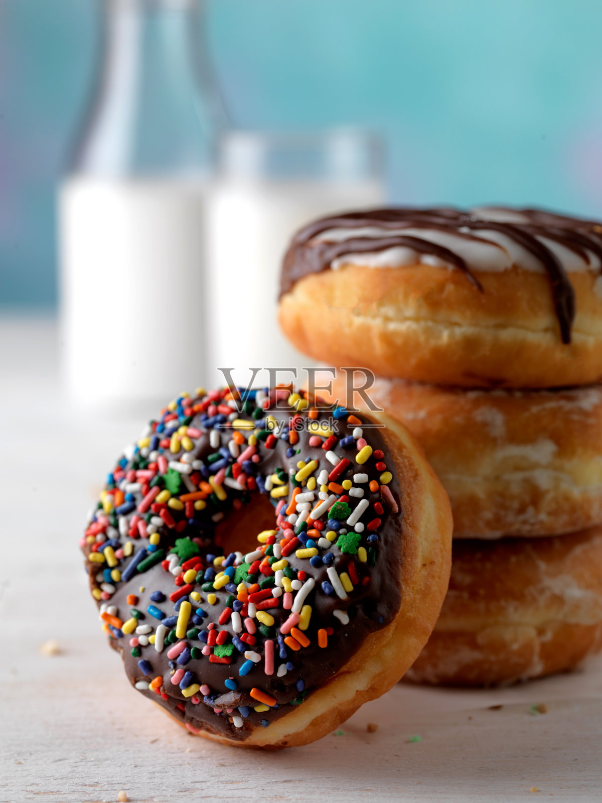 不同种类的美味甜甜圈照片摄影图片