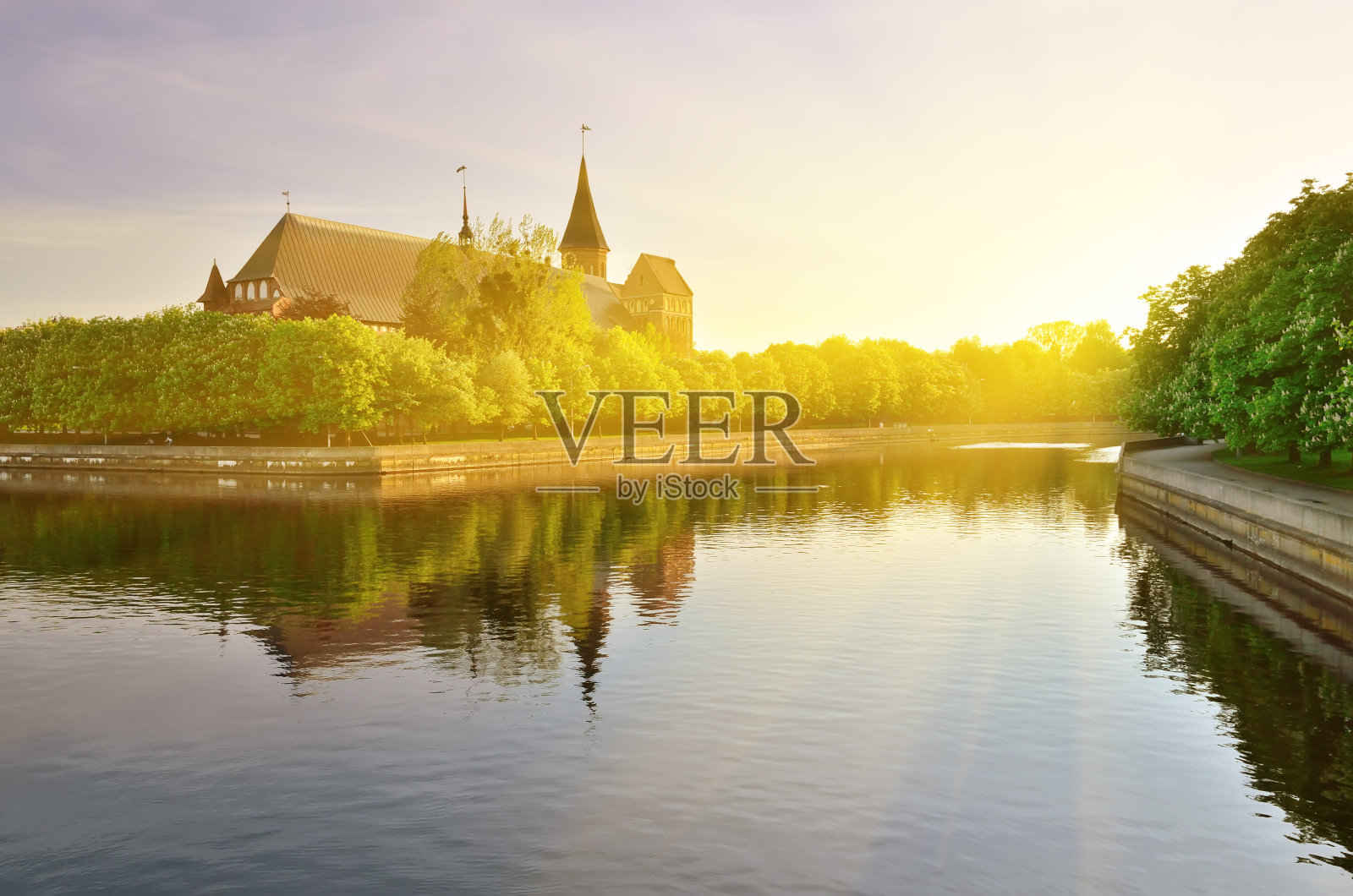 夏日傍晚的柯尼斯堡大教堂，加里宁格勒照片摄影图片