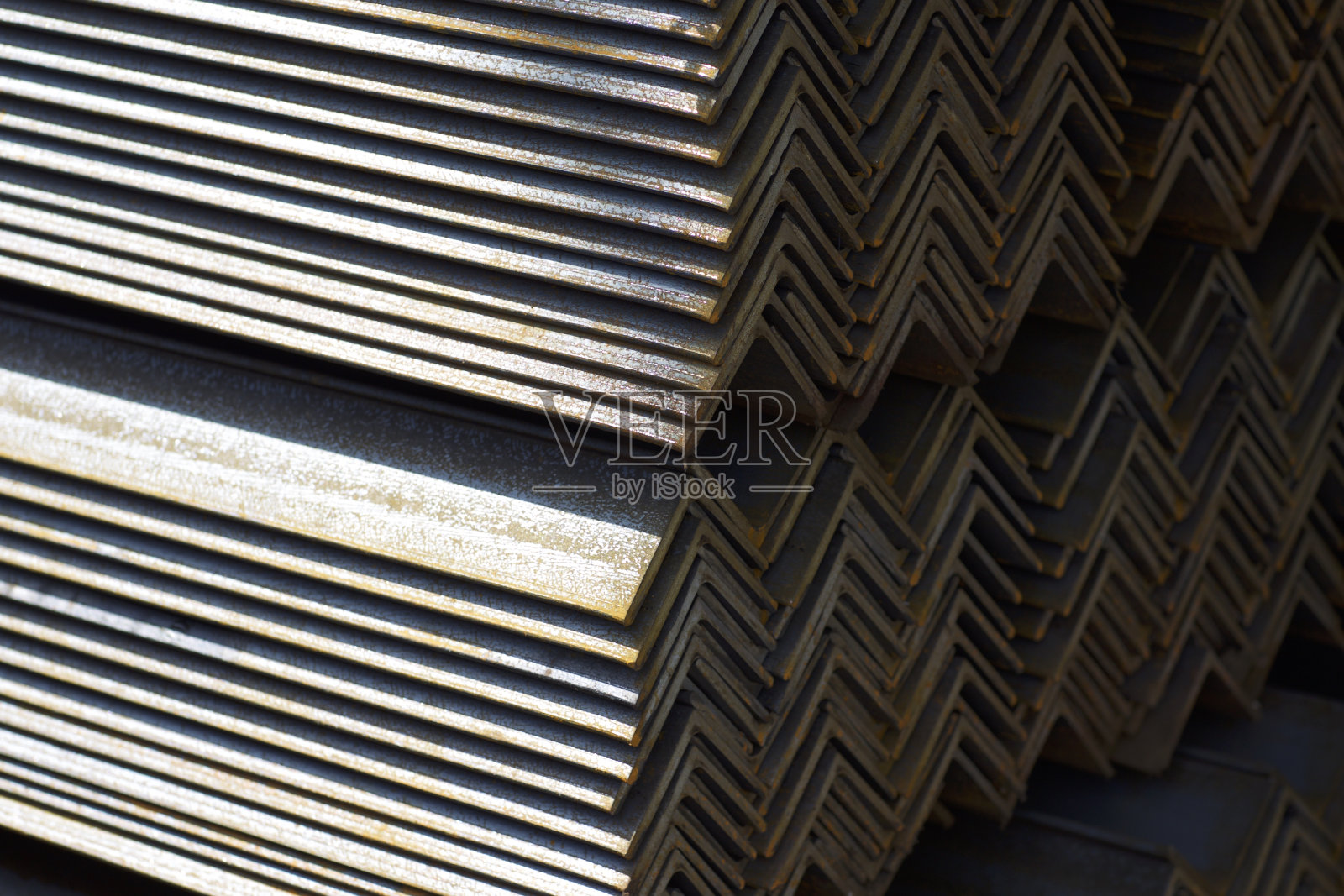 金属产品仓库包装中的金属型材角照片摄影图片