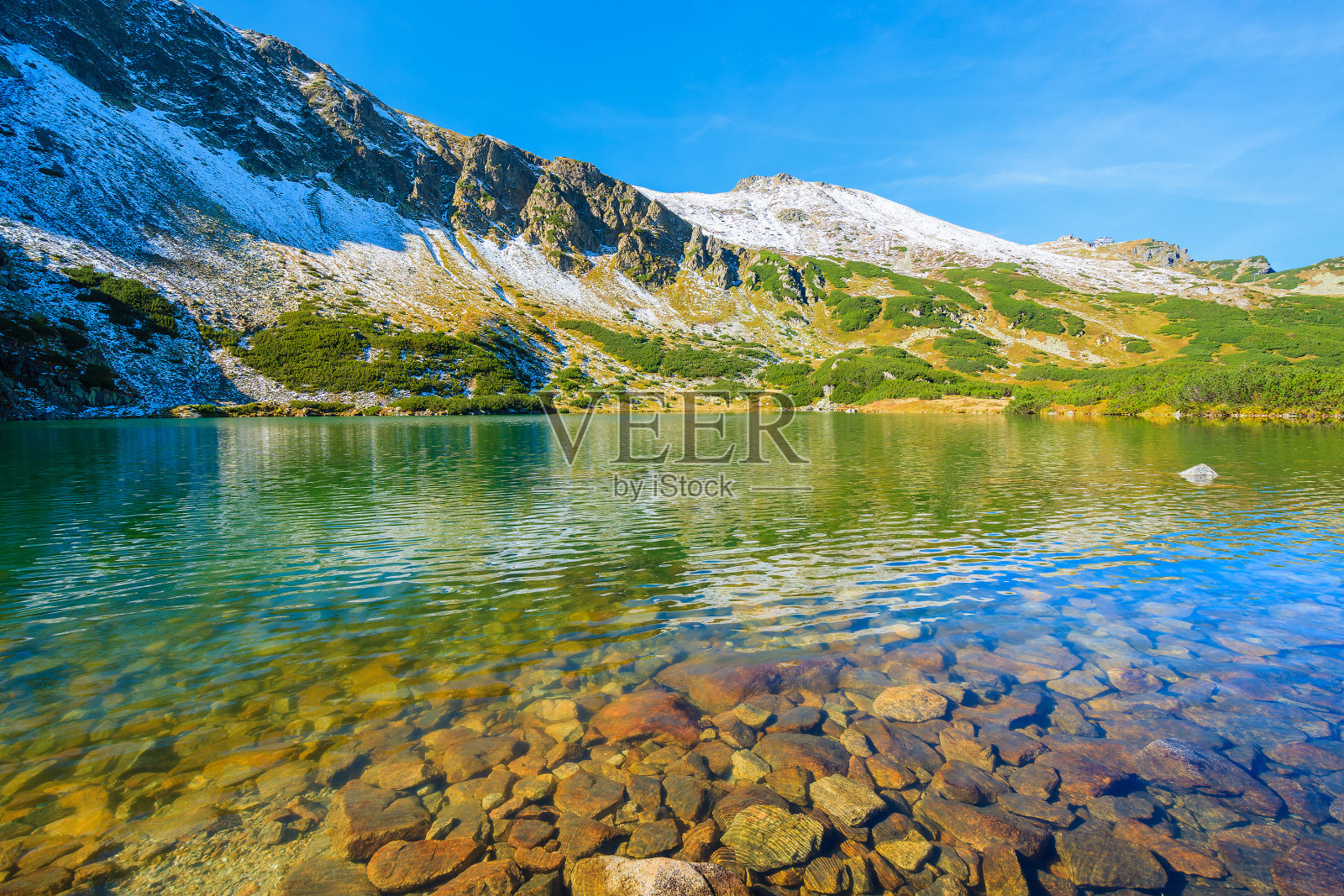 波兰高塔特拉山脉加西尼尼科瓦山谷美丽的绿色山湖照片摄影图片