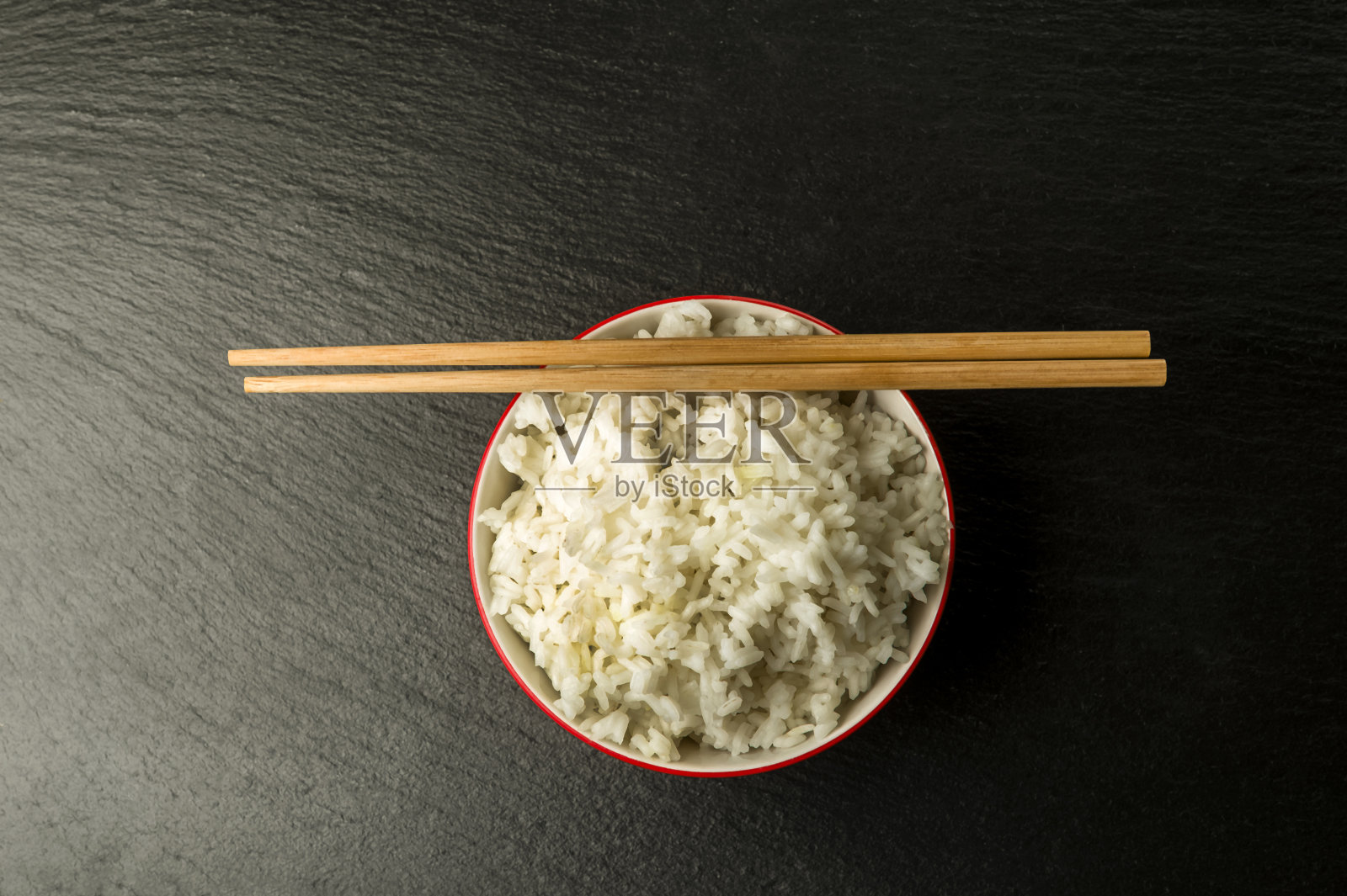 猪肉配米饭和蔬菜照片摄影图片