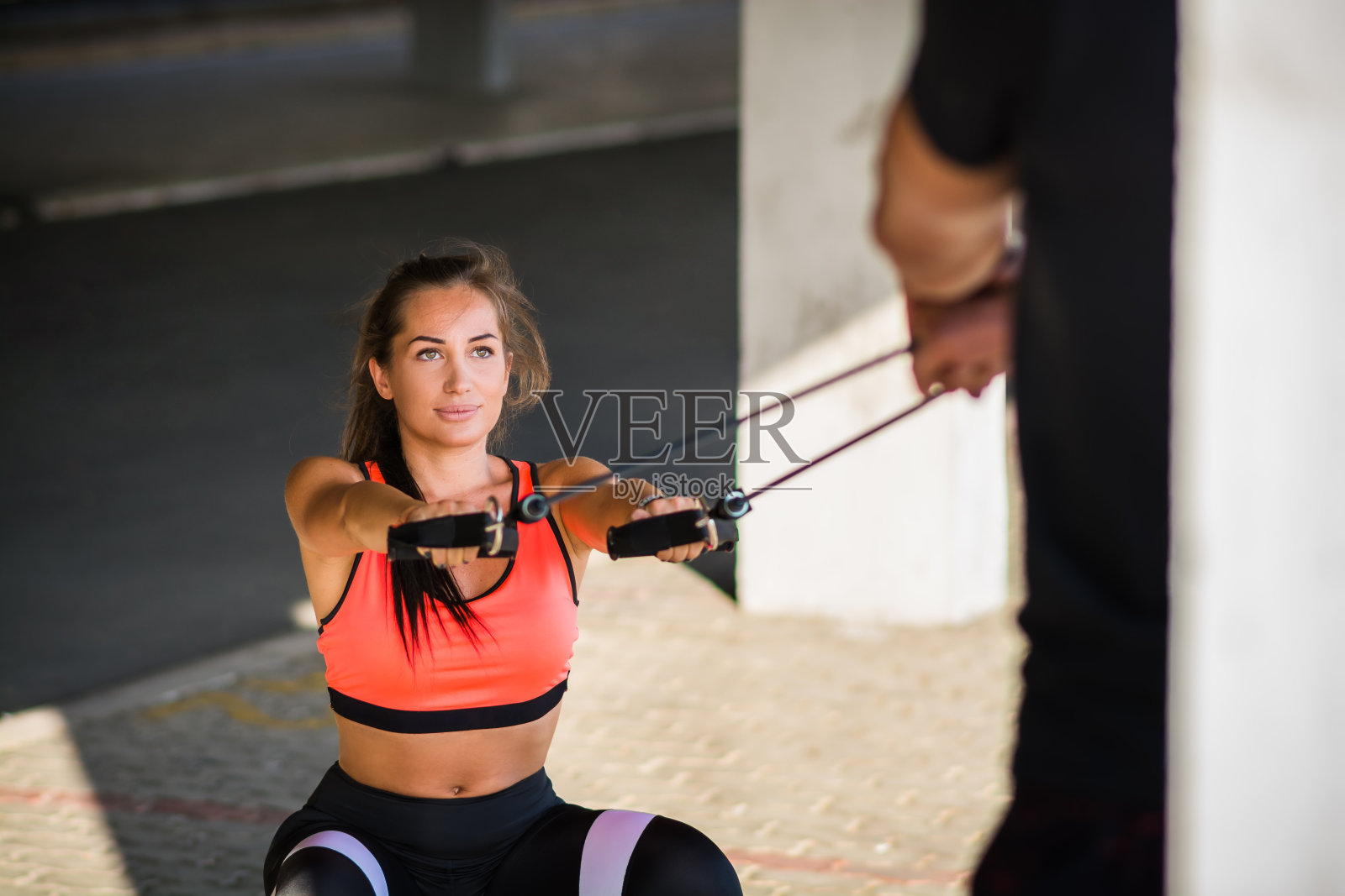 练出腹肌和肌肉照片摄影图片