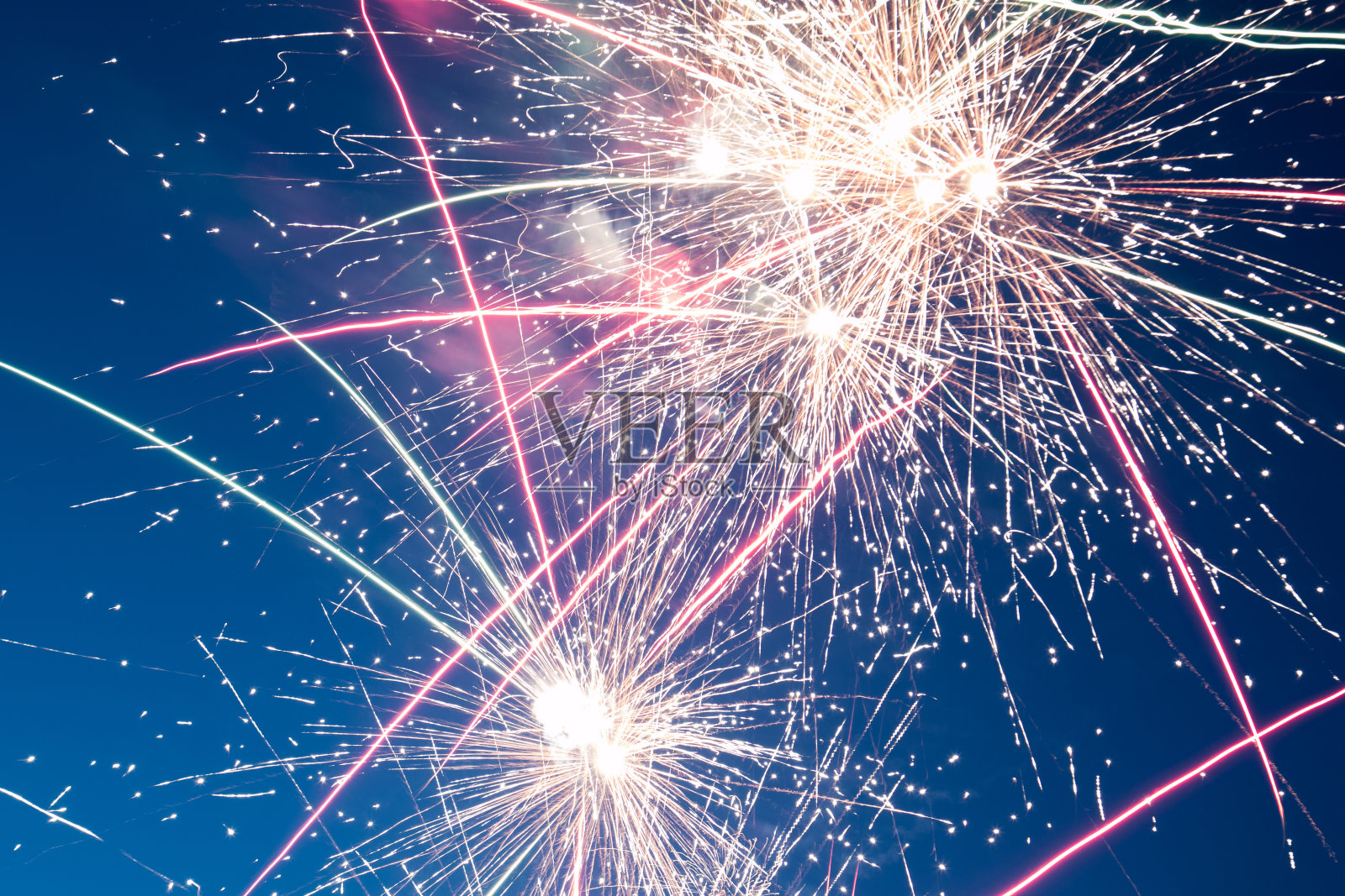 绚丽多彩的烟花和礼炮照片摄影图片