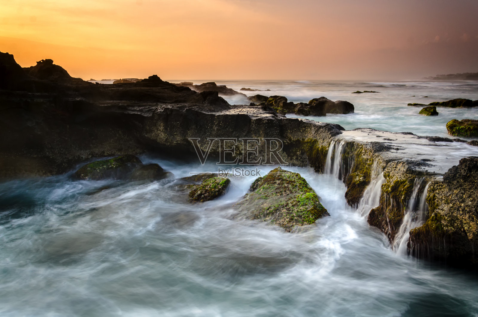 tanah Lot的花园照片摄影图片