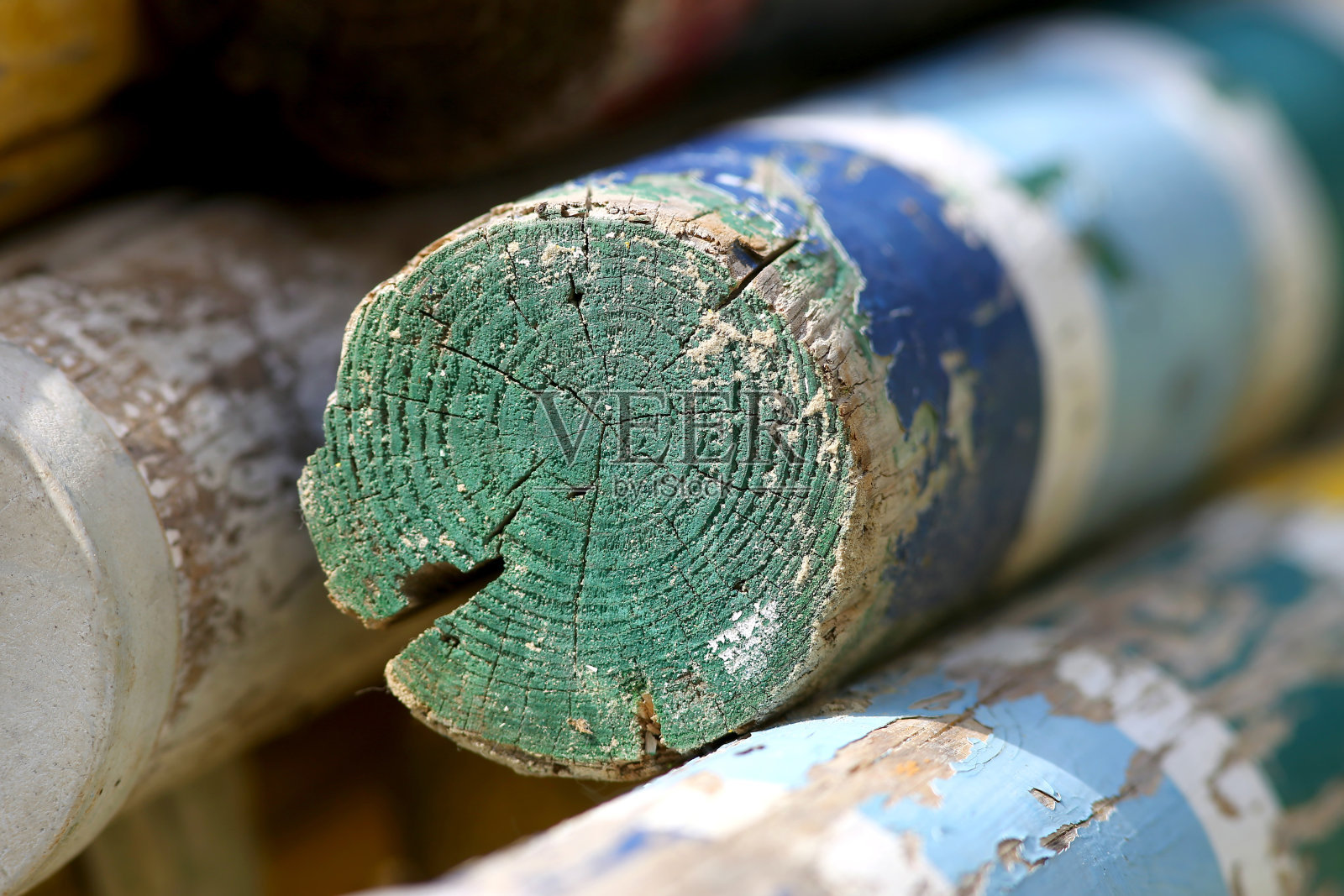 显示跳跃障碍等待骑手和马照片摄影图片