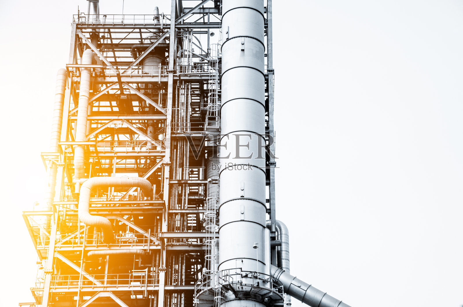 从工业园区看炼油厂的工业景观照片摄影图片