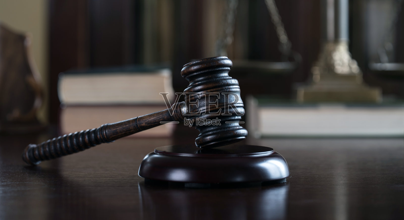 法律与正义的概念。法庭上的主题。照片摄影图片