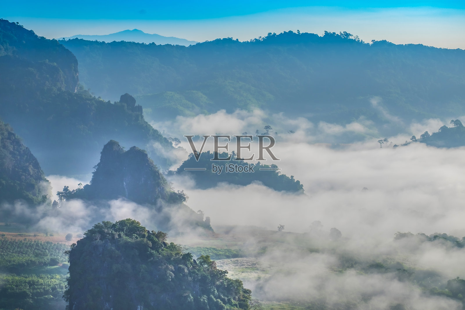 法尧邦普拉兰卡日出时的晨雾照片摄影图片