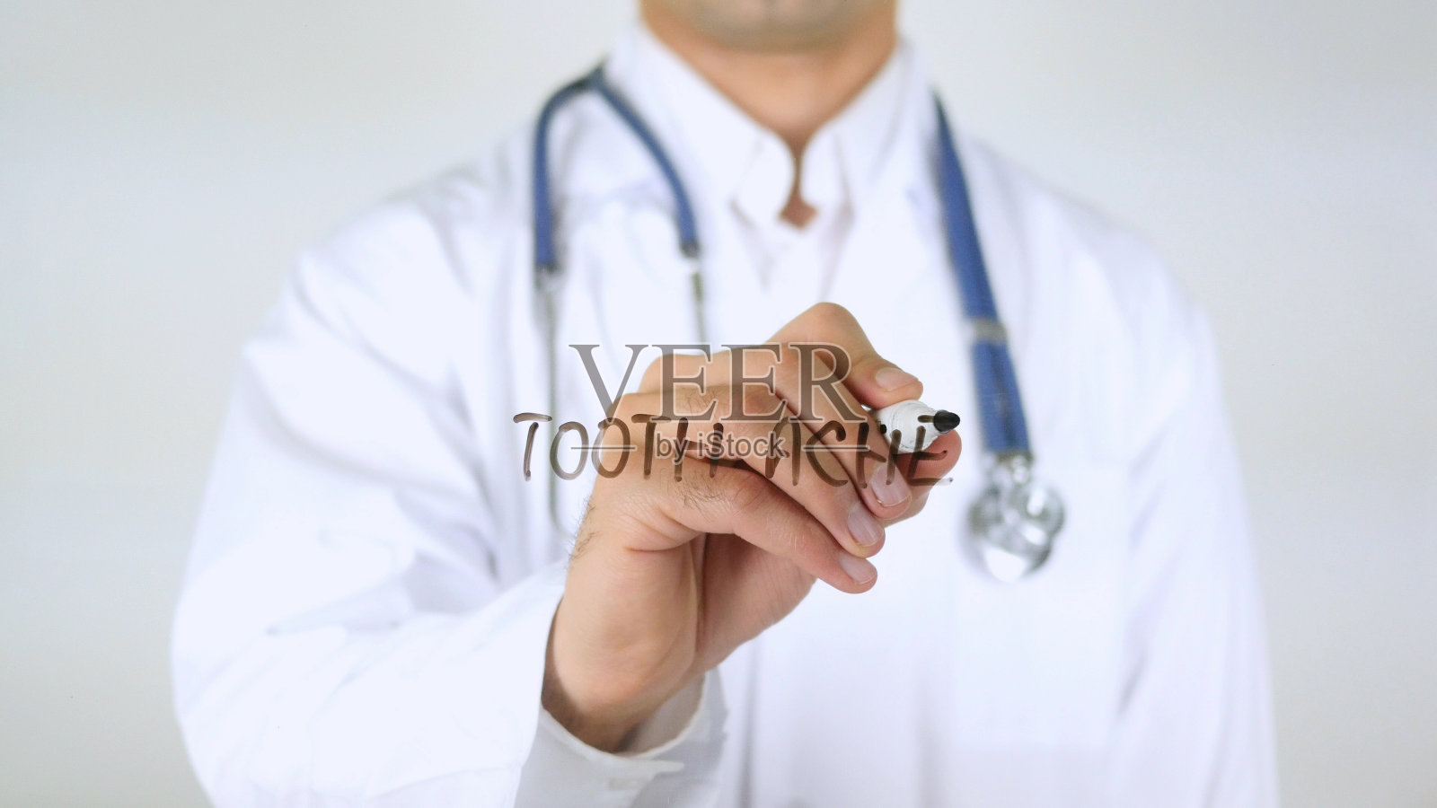 牙痛，医生在玻璃上写字照片摄影图片