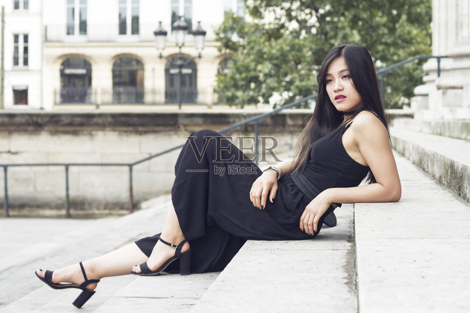 时尚肖像年轻美丽的女人。照片摄影图片