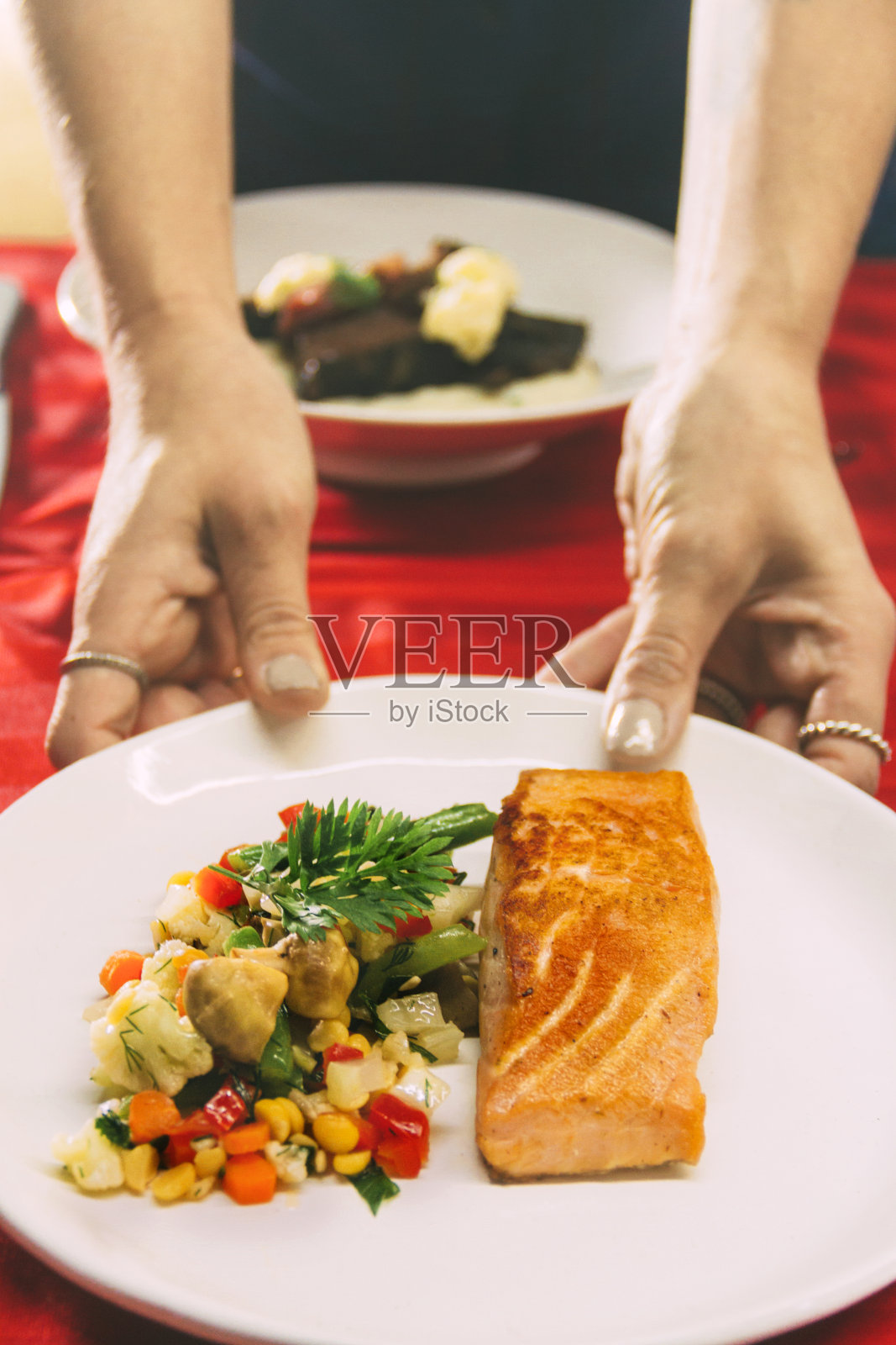 三文鱼饭照片摄影图片