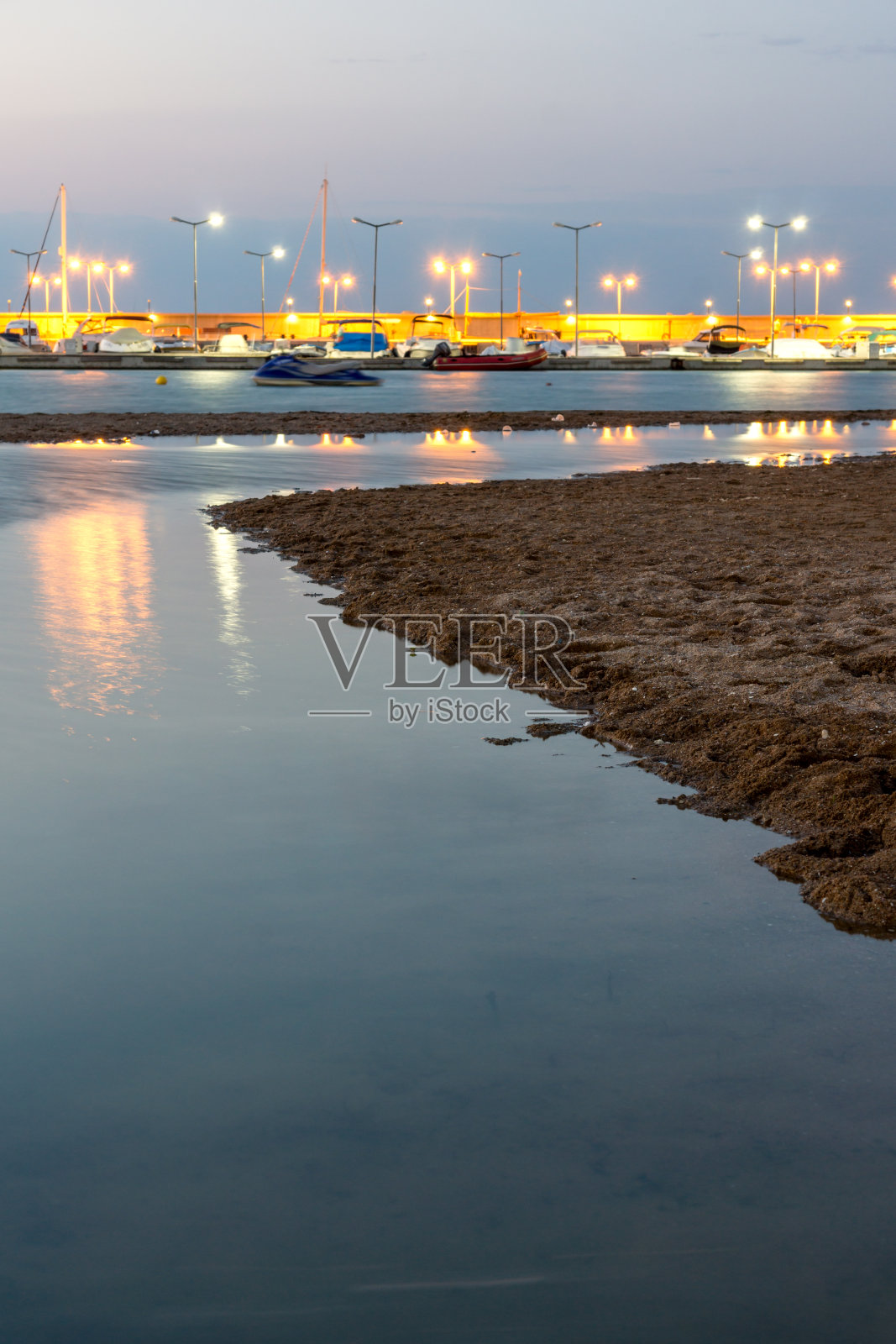 保加利亚切尔诺雷特港口和海滩的夜景照片摄影图片