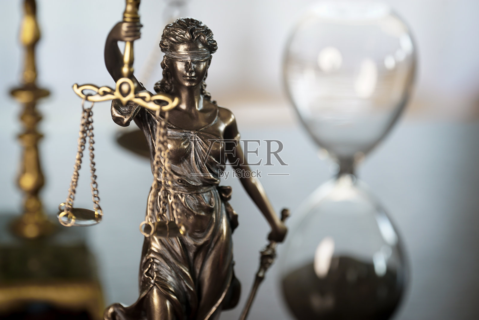 法律概念：正义女神雕像照片摄影图片