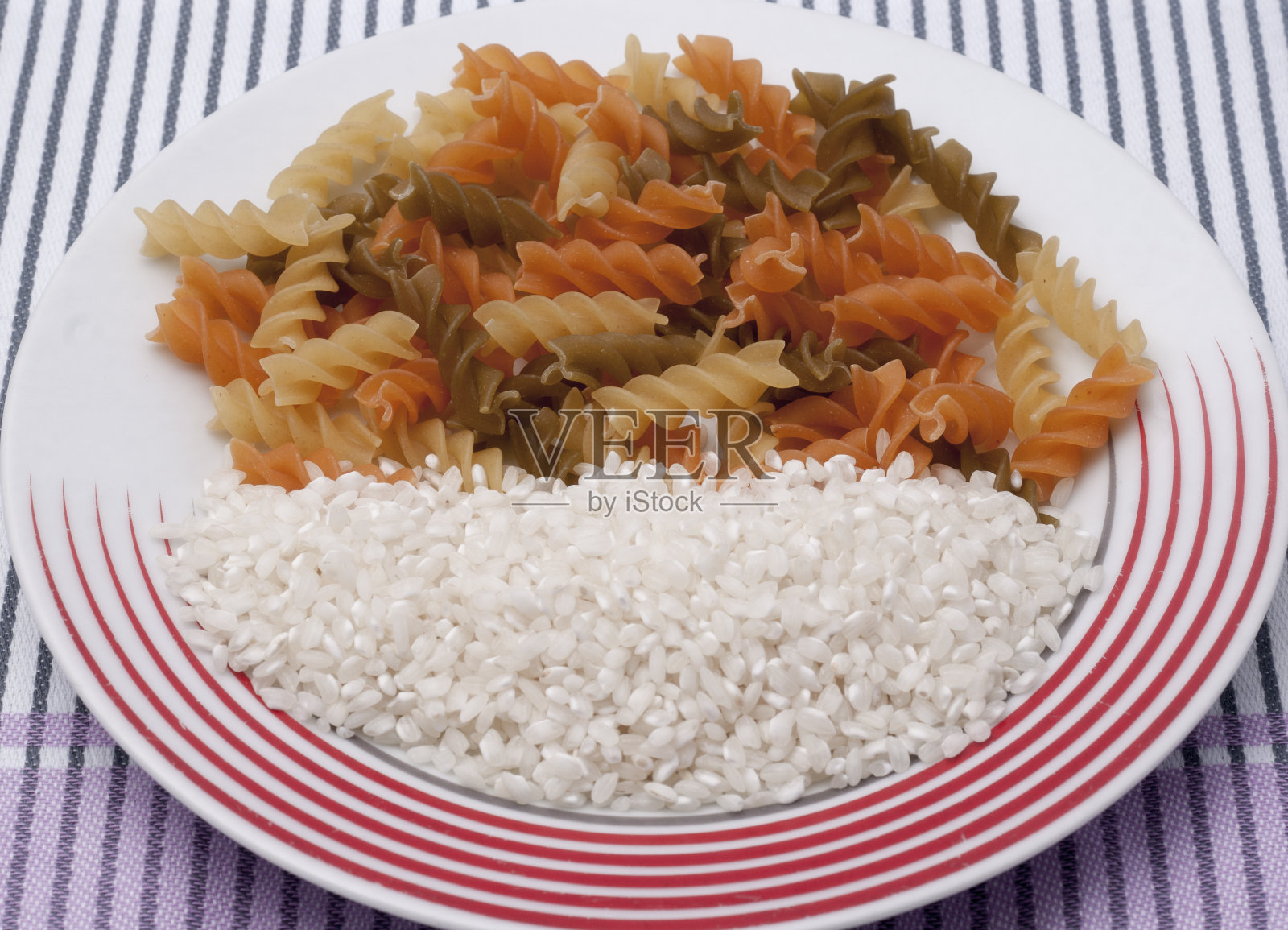 米饭和面食照片摄影图片