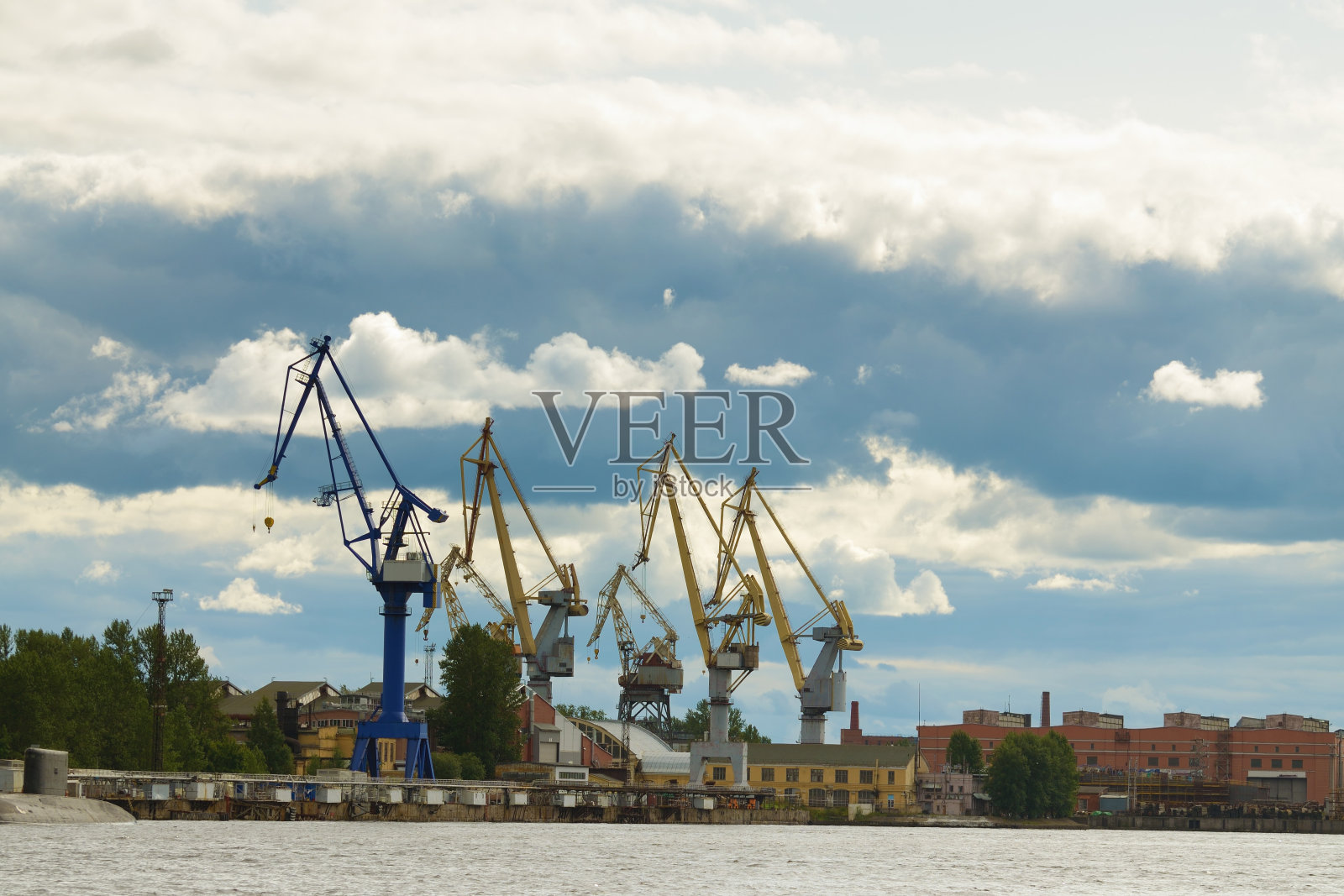 城市的工业区。照片摄影图片