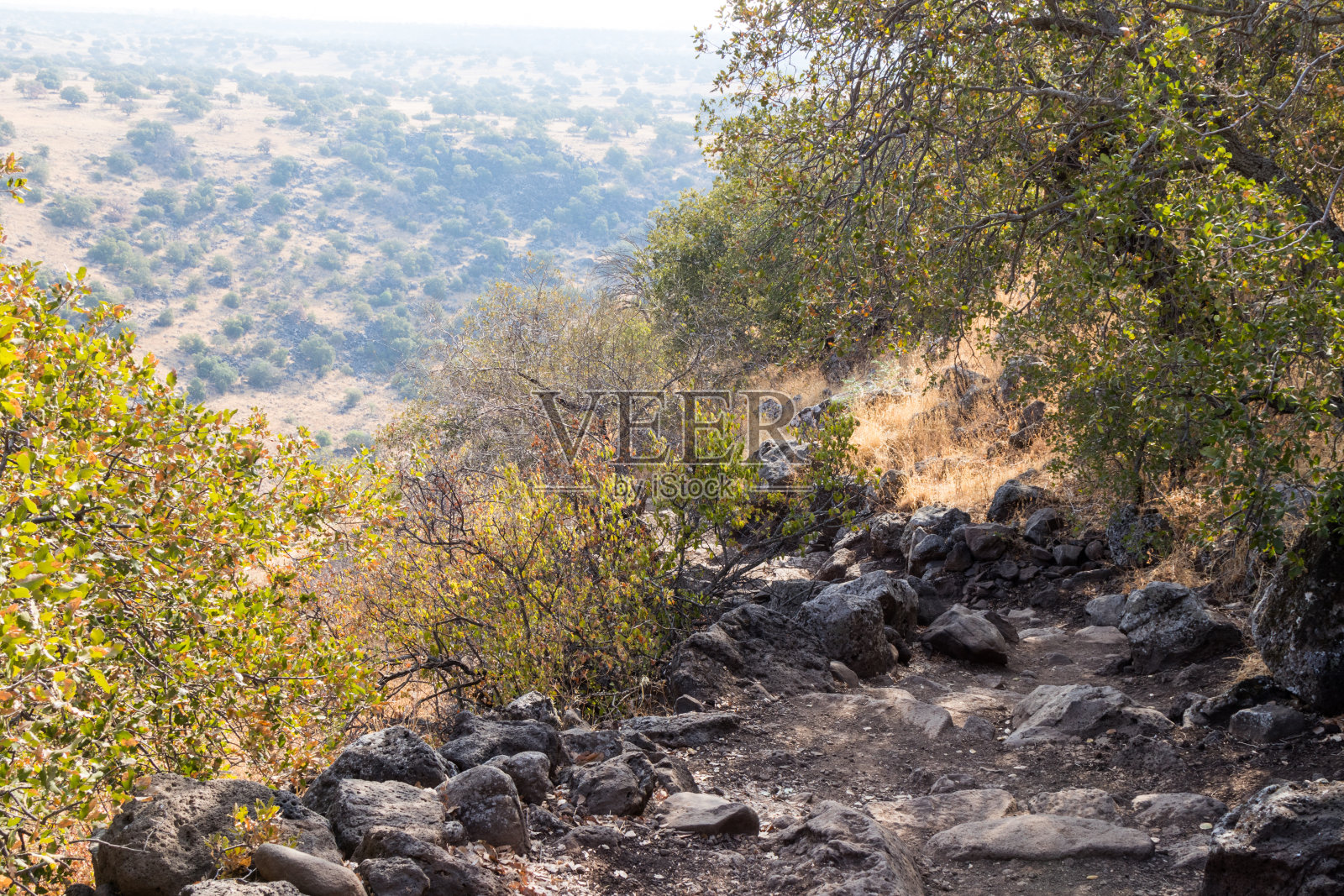 通往以色列戈兰高地六边形水池的山路照片摄影图片