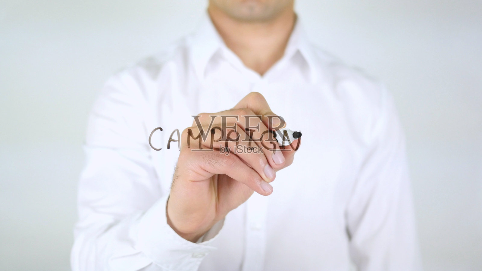 竞选，男人在玻璃上写字，手写照片摄影图片