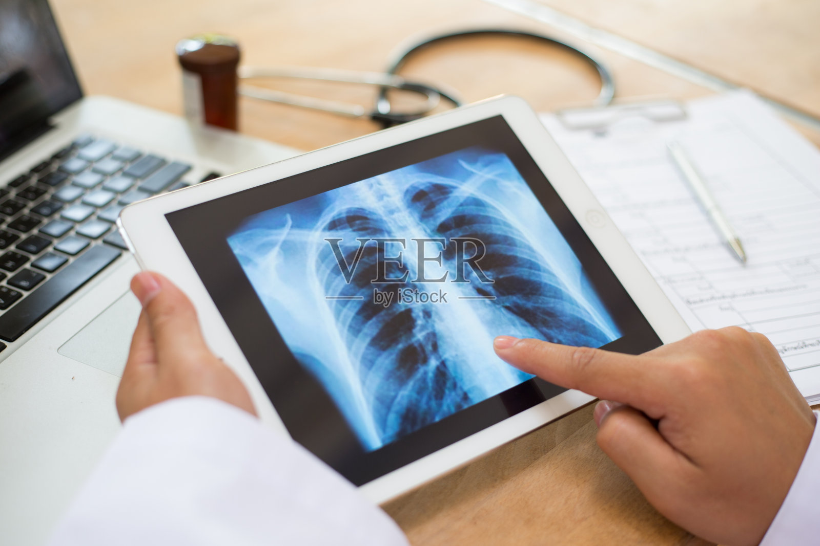 诊断照片摄影图片