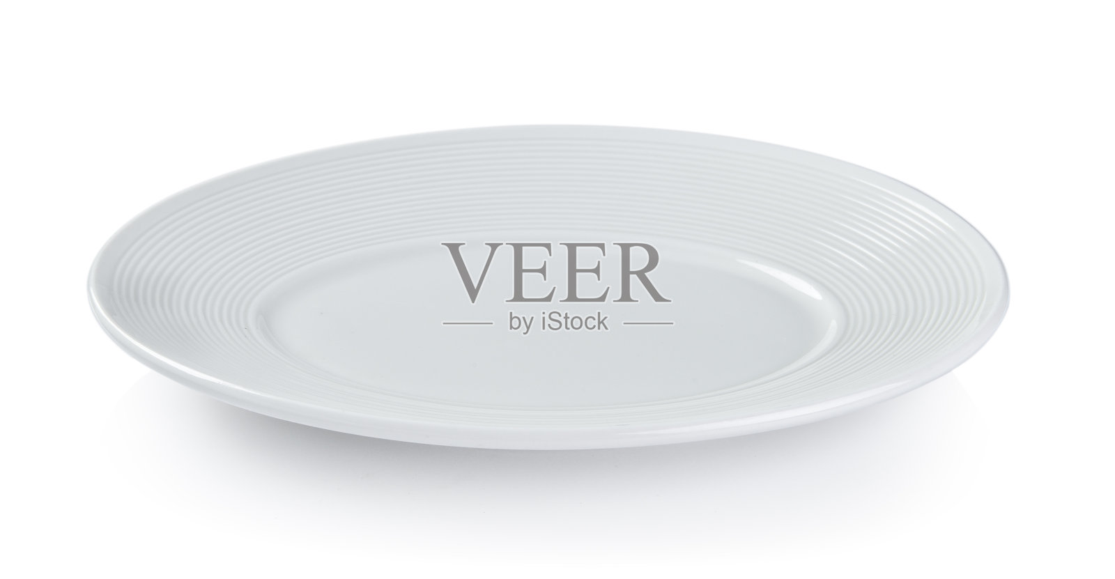 白色背景上的白色盘子照片摄影图片