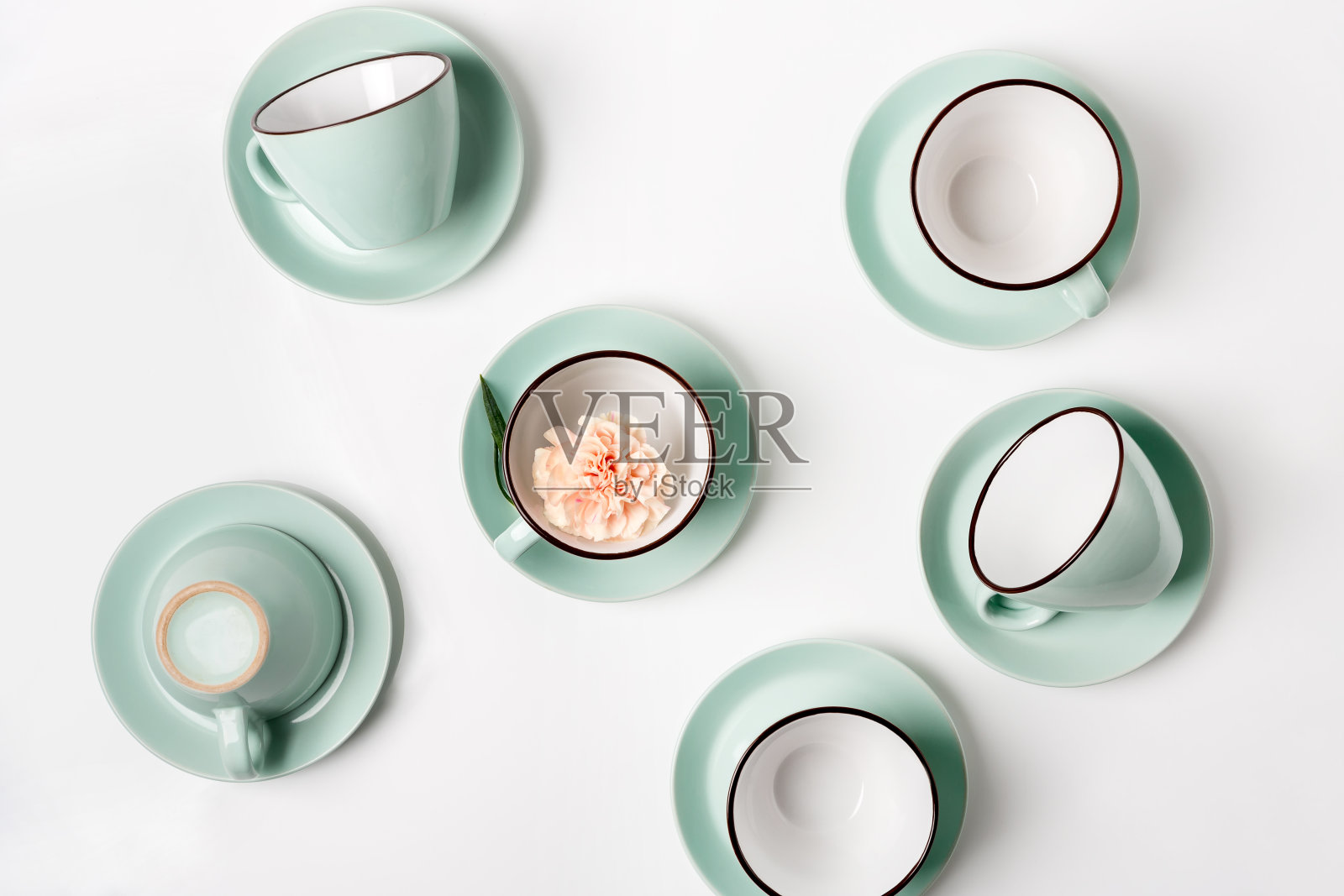 清洗餐具、咖啡杯或茶杯照片摄影图片