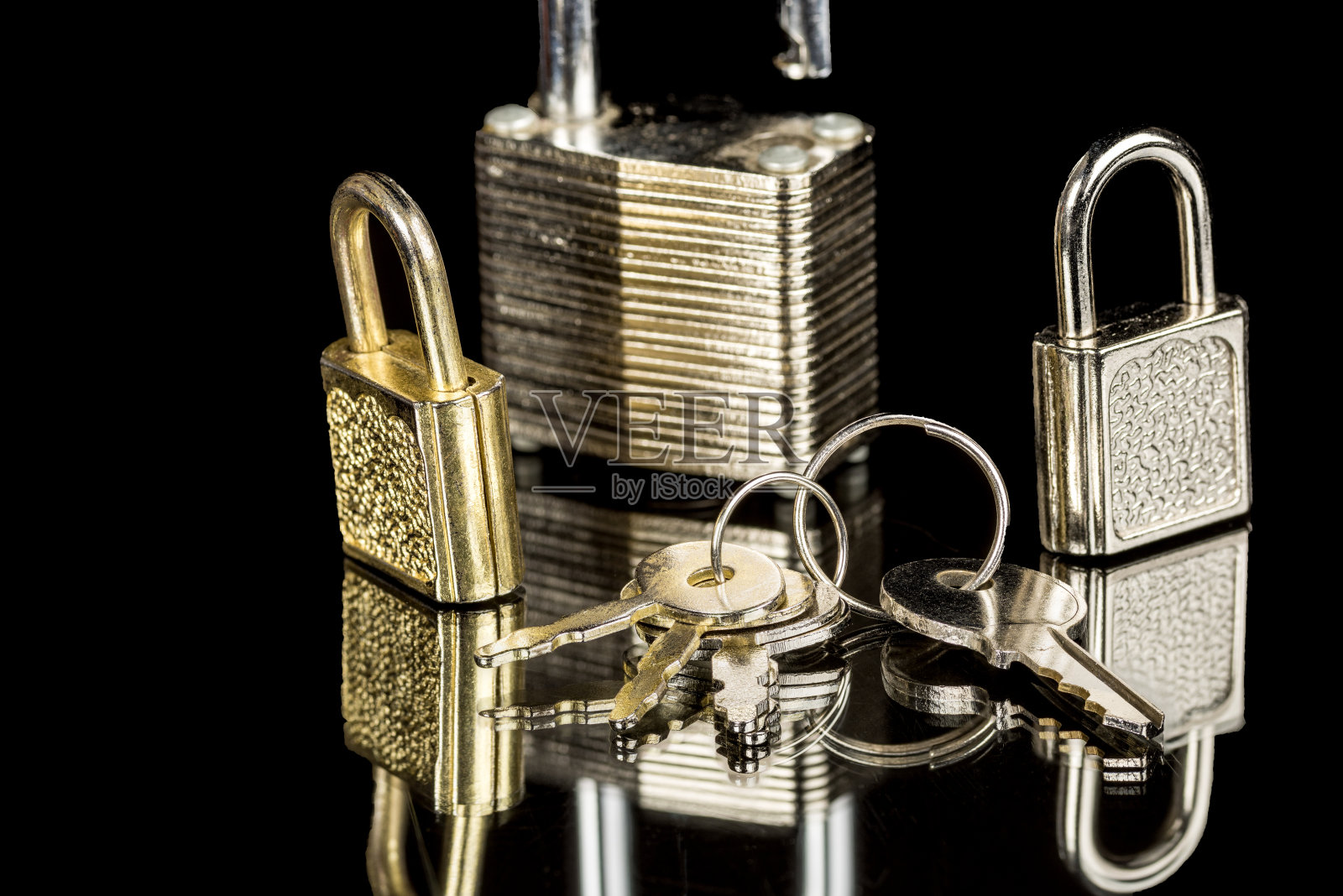 一些小挂锁的特写照片摄影图片