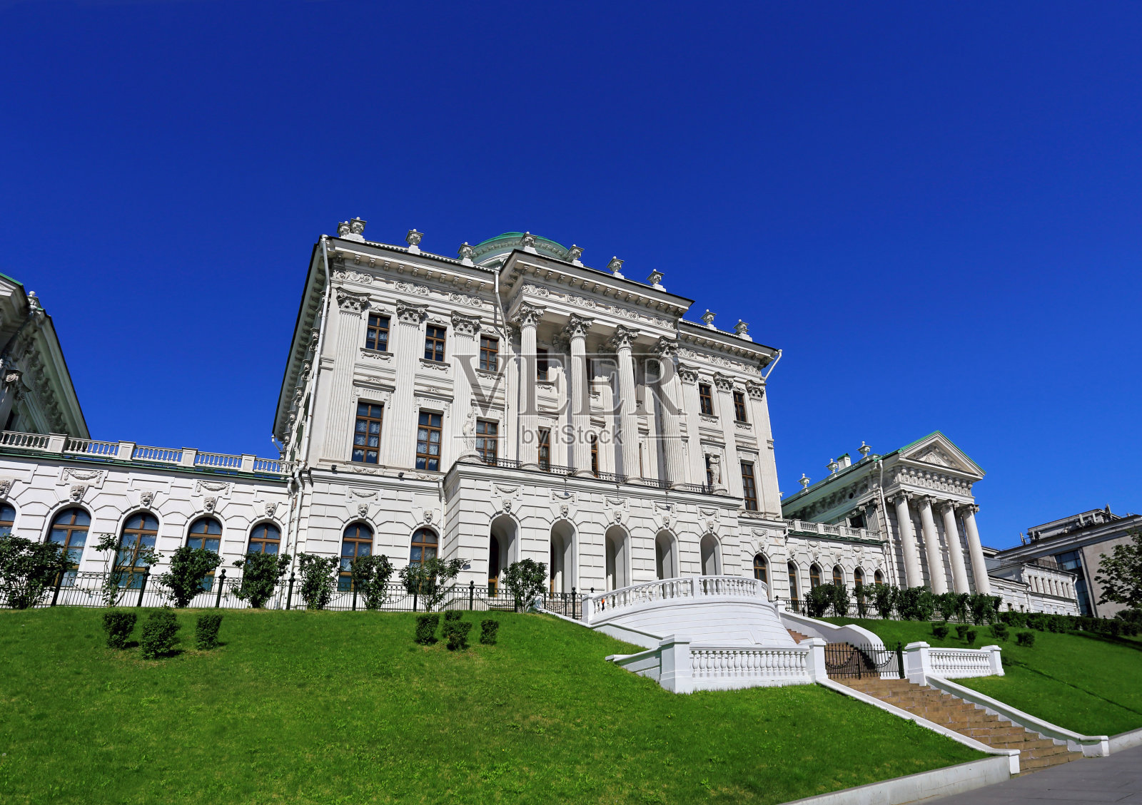 莫斯科历史建筑的正面视图照片摄影图片