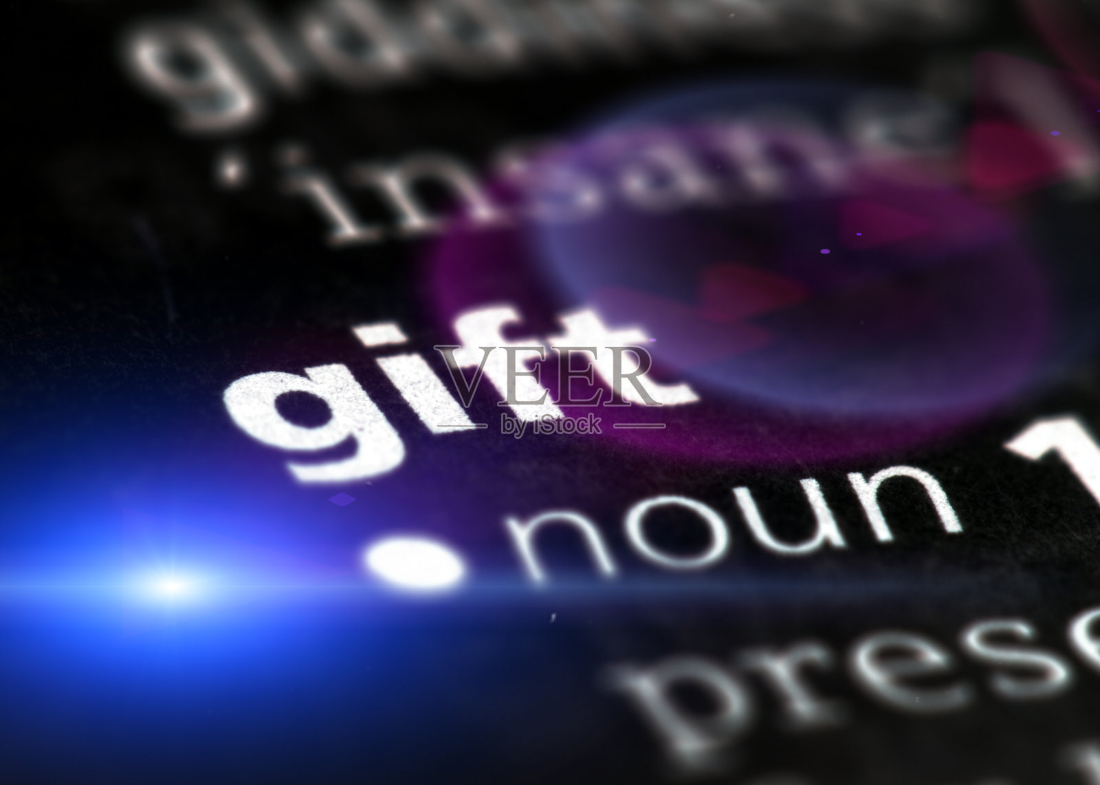 在英文字典中打印和定义的单词gift照片摄影图片