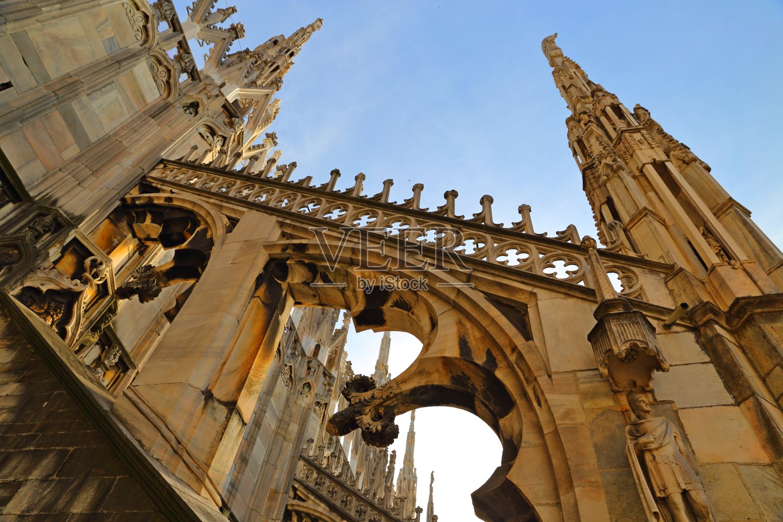 米兰大教堂的屋顶照片摄影图片