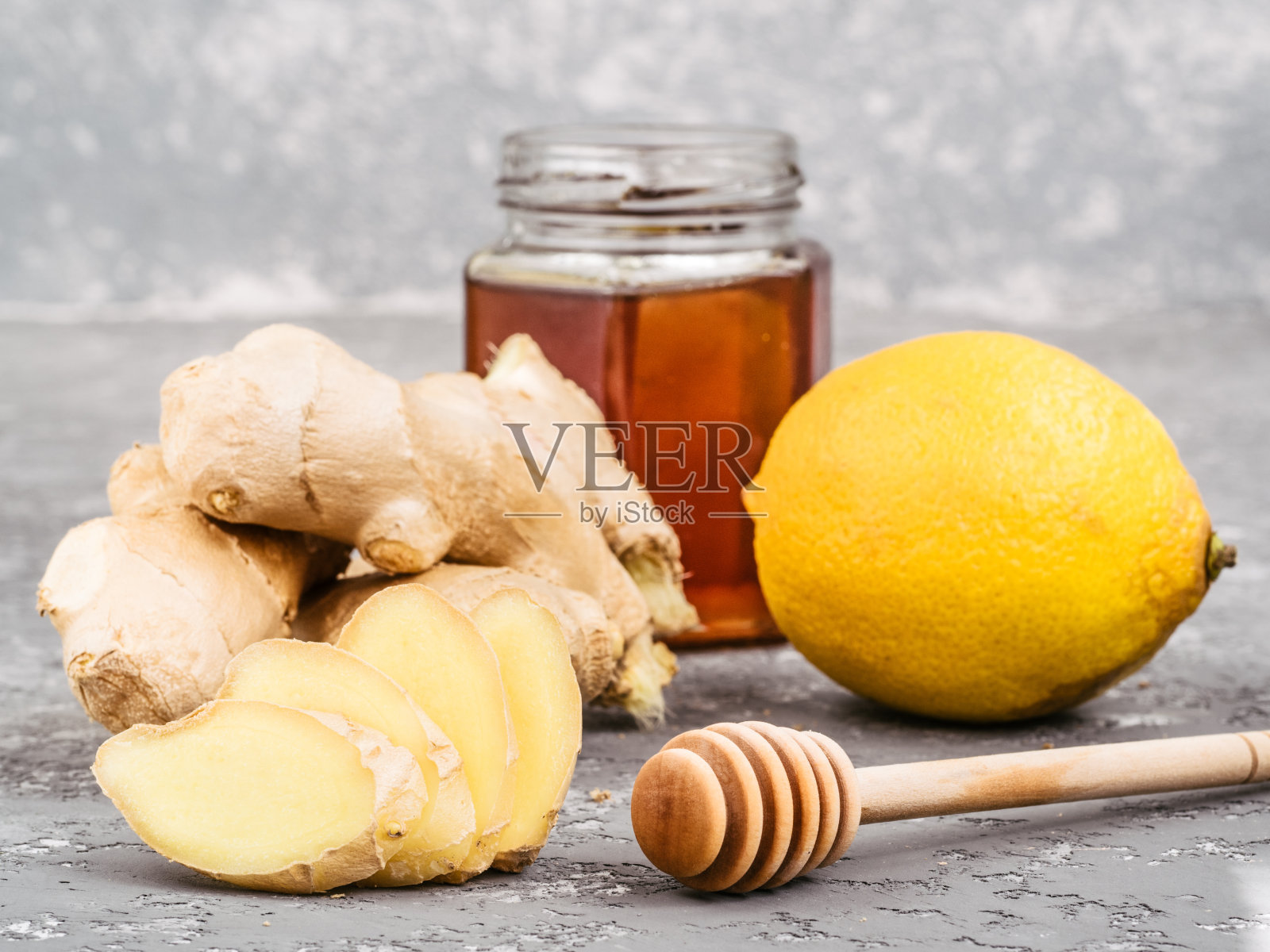 姜片，生姜根，柠檬和蜂蜜照片摄影图片