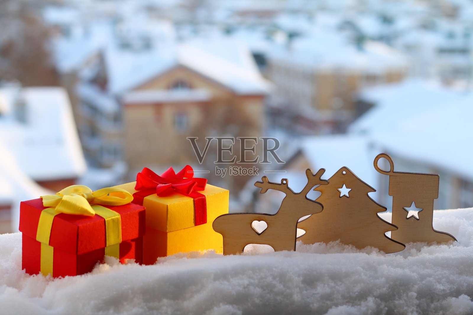 木制圣诞和新年装饰品。照片摄影图片