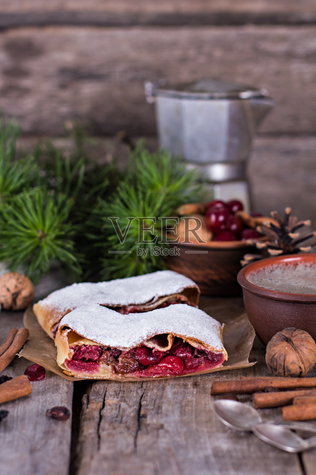 樱桃馅饼。樱桃派。照片摄影图片