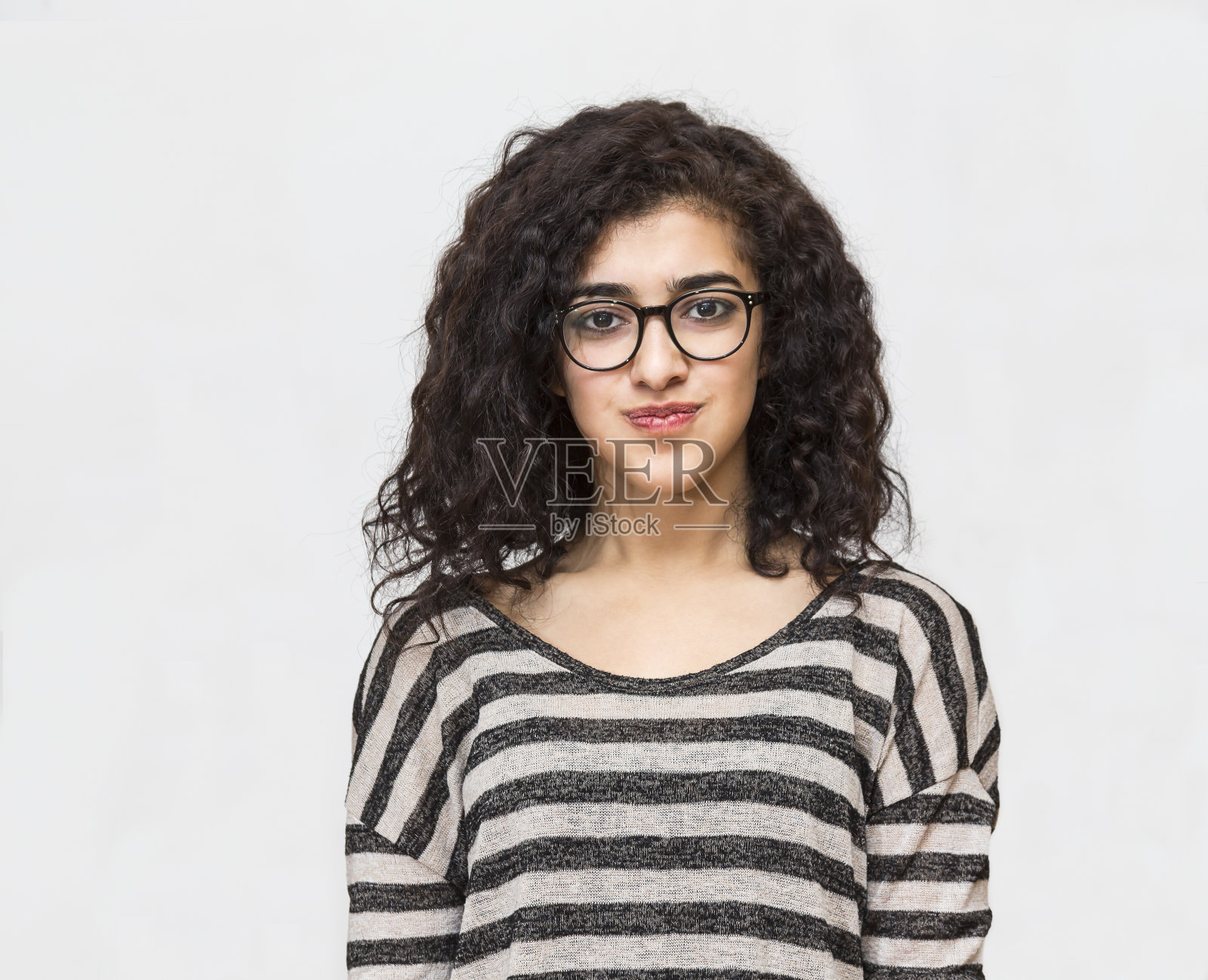 年轻女子的面部表情照片摄影图片