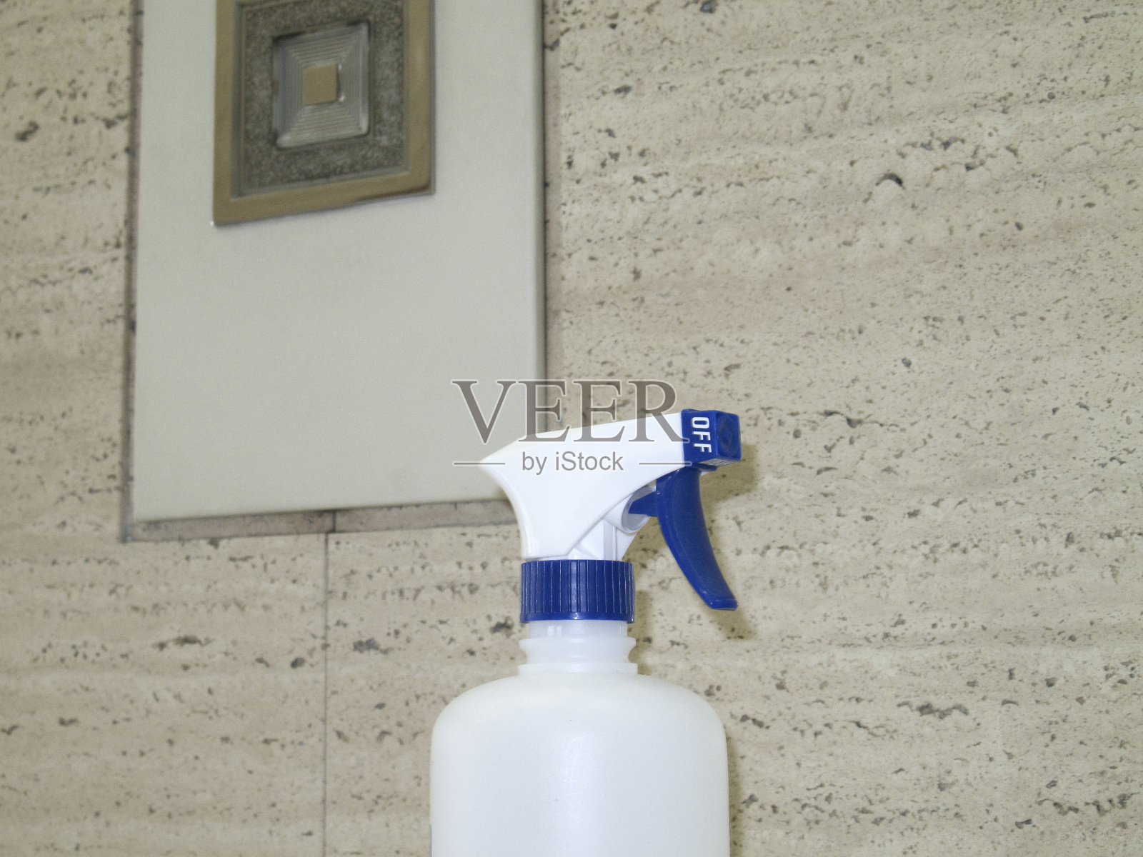 大楼在电梯& #8722;消毒液前Ta照片摄影图片