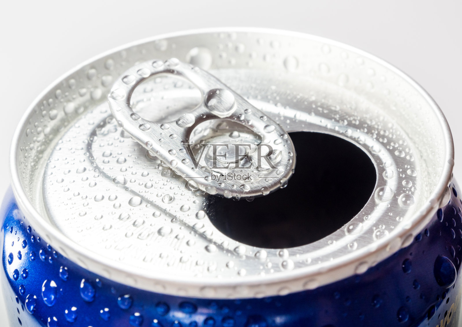 冷饮罐表面的水滴照片摄影图片