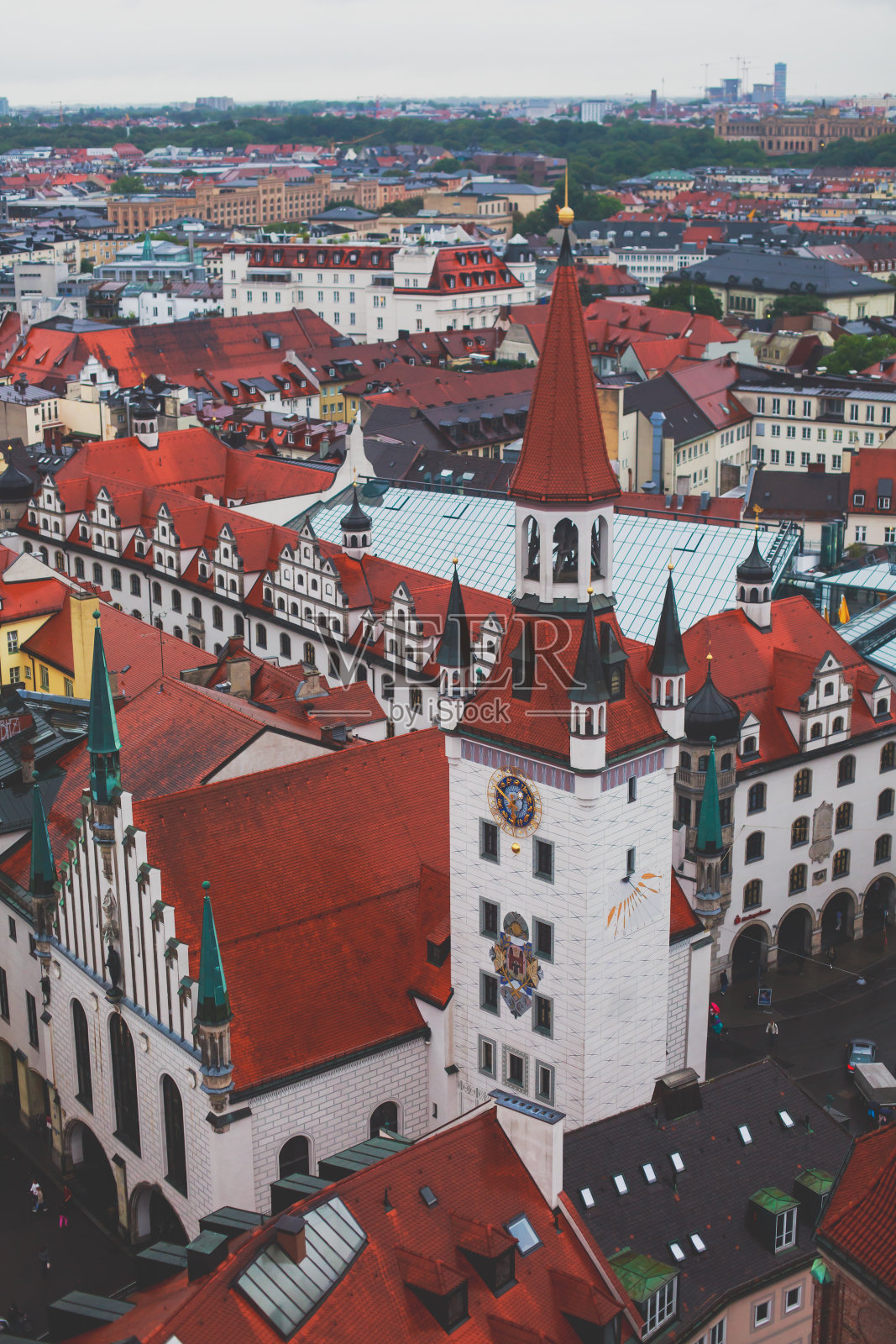 美丽的超广角阳光鸟瞰图慕尼黑，拜仁，巴伐利亚，德国，天际线和风景超越城市，从圣彼得教堂的观景台照片摄影图片