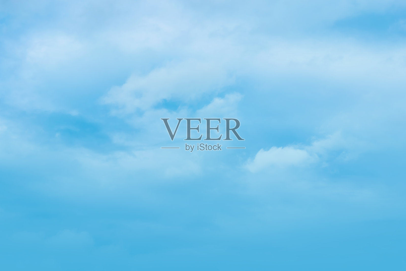 蓝天中有云。照片摄影图片