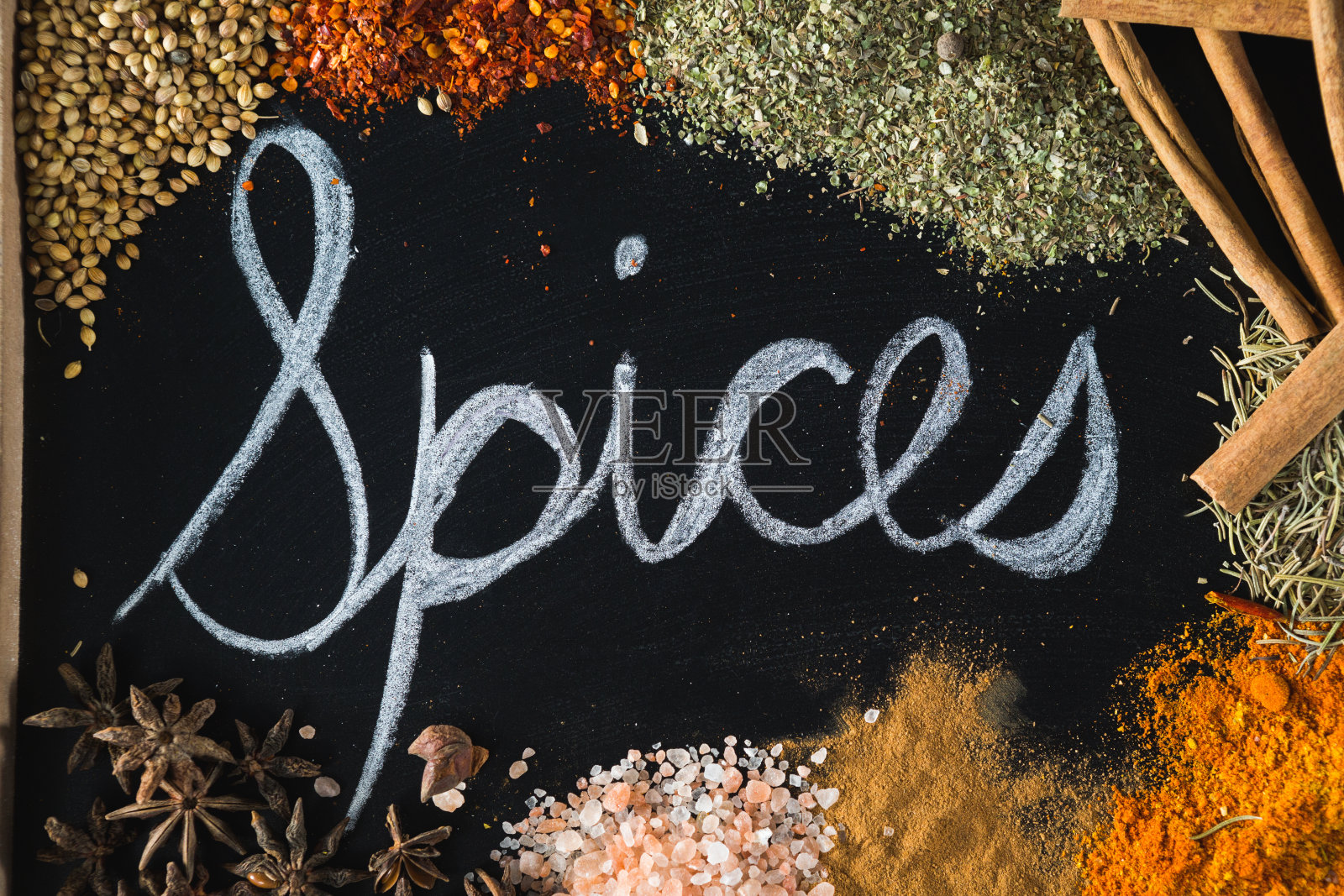 石板上的各种香料照片摄影图片