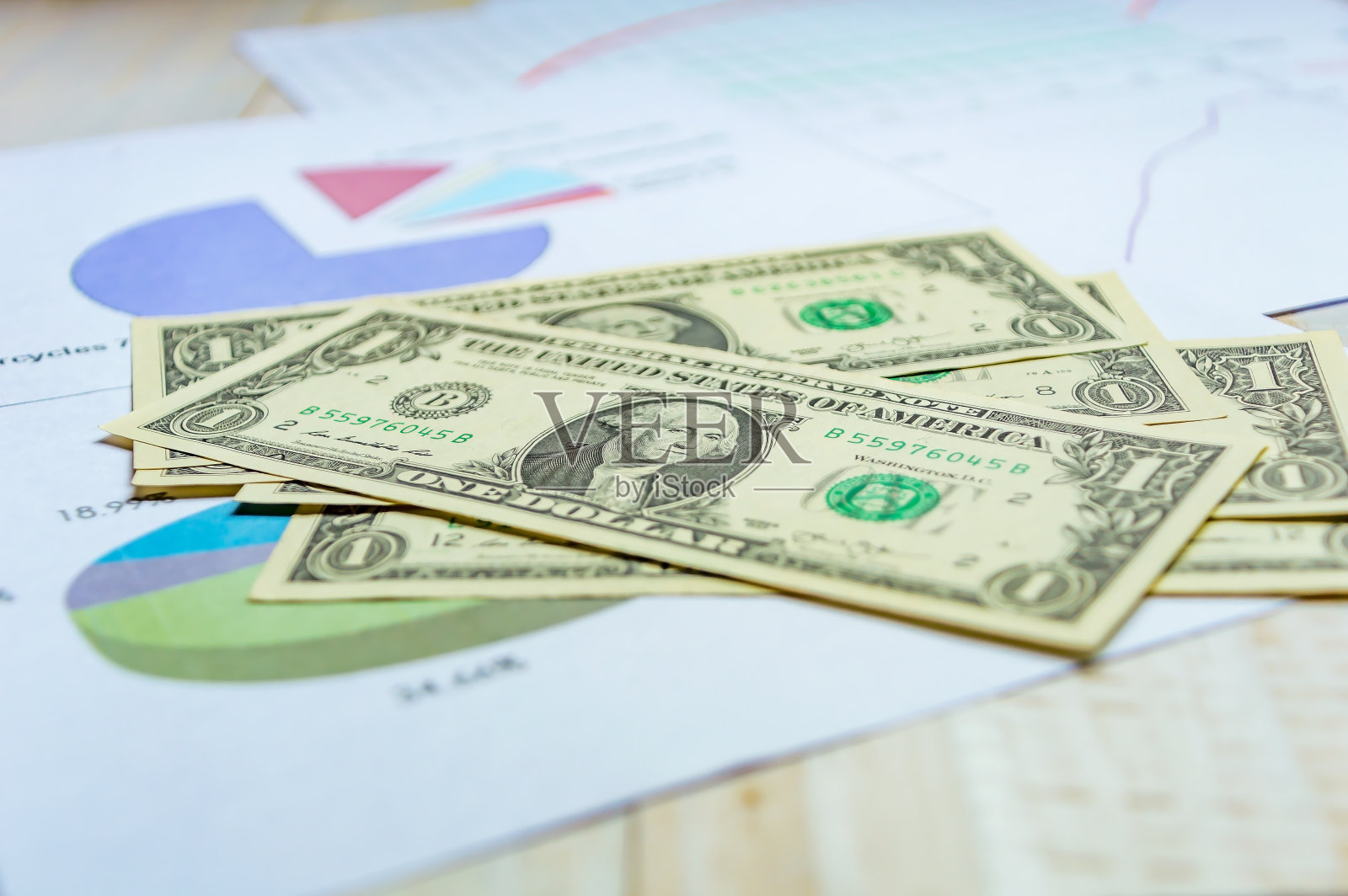 现金美元标志着业务增长。照片摄影图片