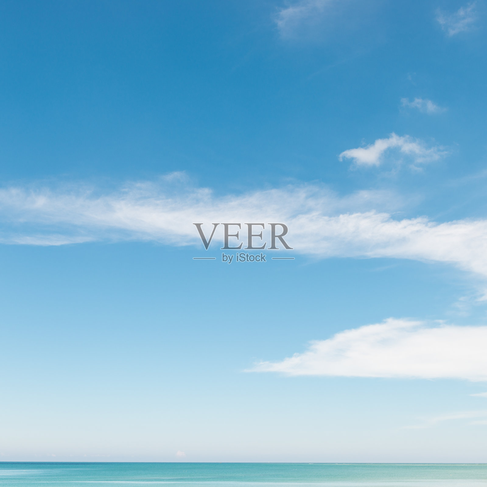 沙滩蔚蓝的天空照片摄影图片