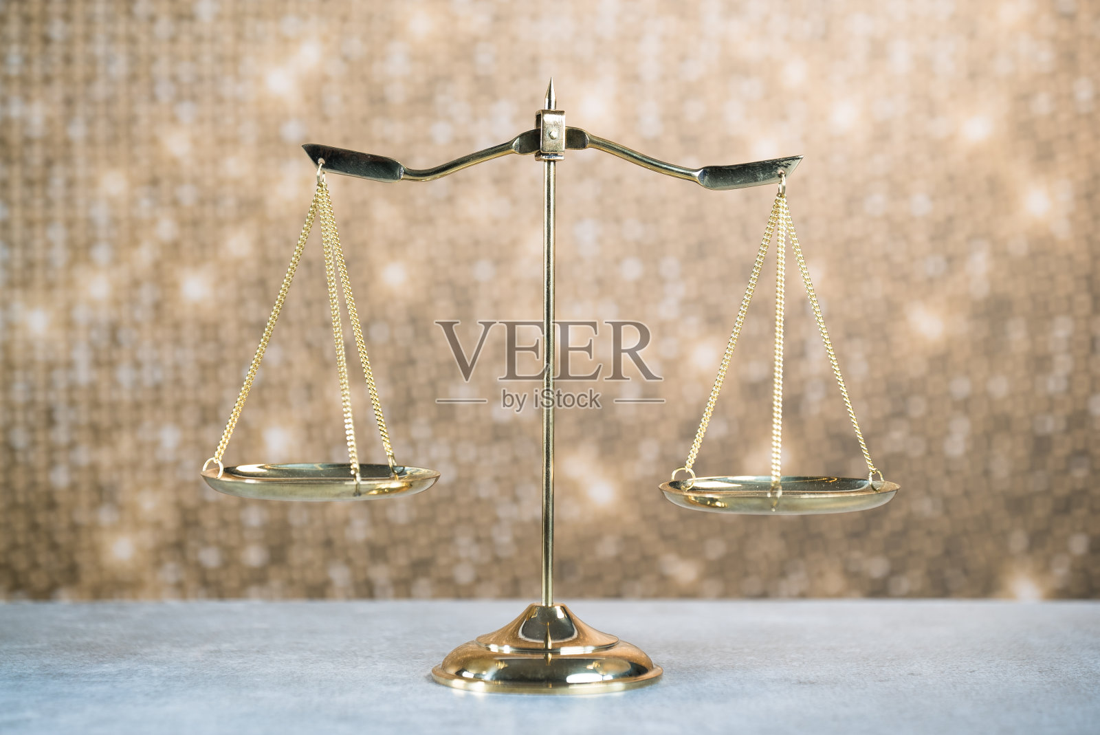 金色背景上的法律概念照片摄影图片