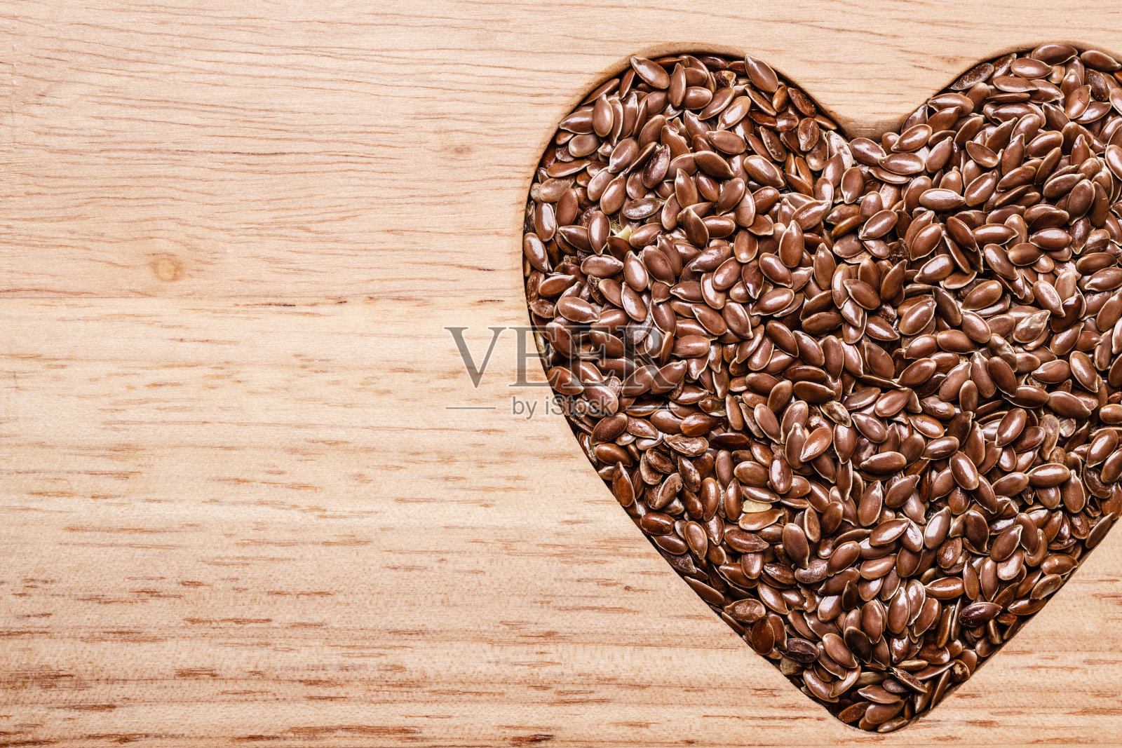 生亚麻籽亚麻仁心形照片摄影图片