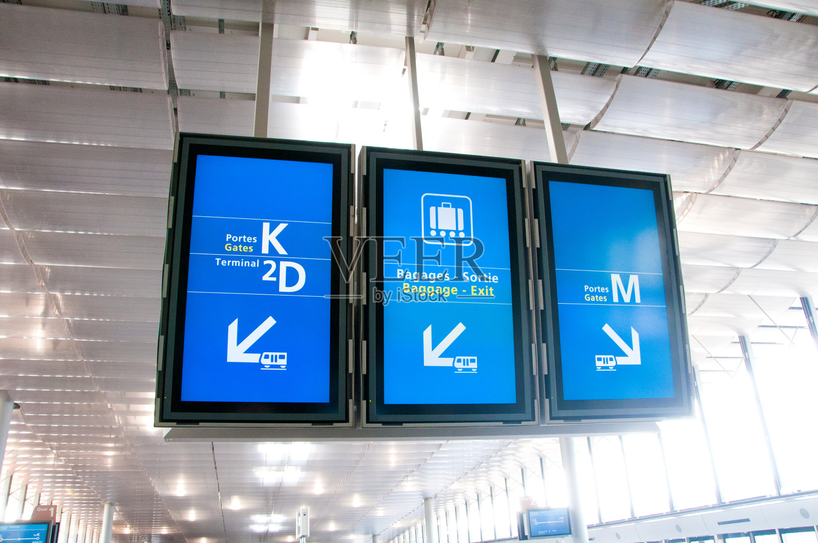 监视器是机场的指针。戴高乐机场照片摄影图片