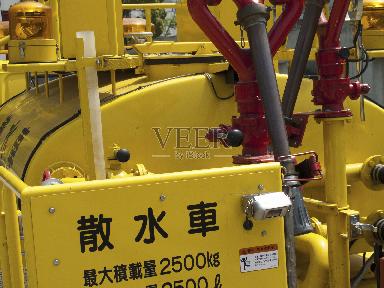 浇水车照片摄影图片