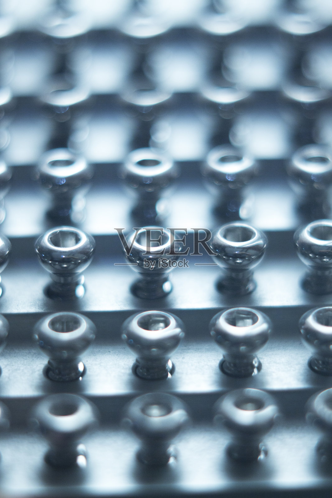 骨科创伤外科支架固定手术用钛金属植入物特写孤立照片。照片摄影图片