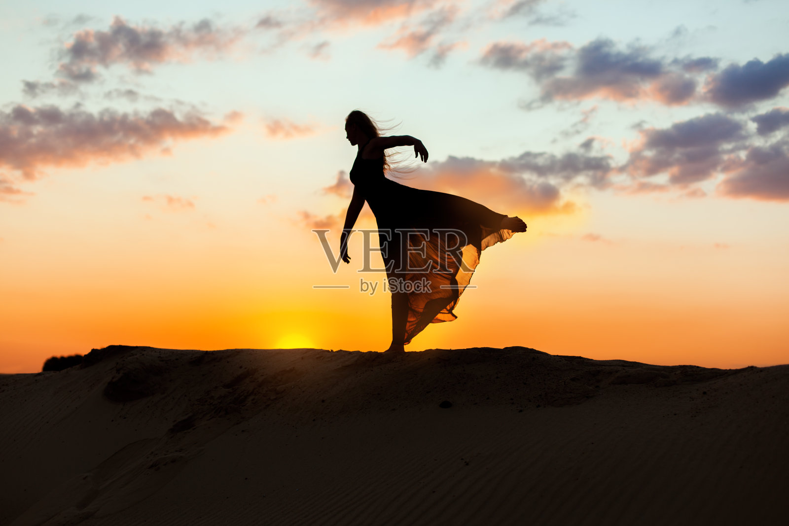 女舞者舞蹈。照片摄影图片